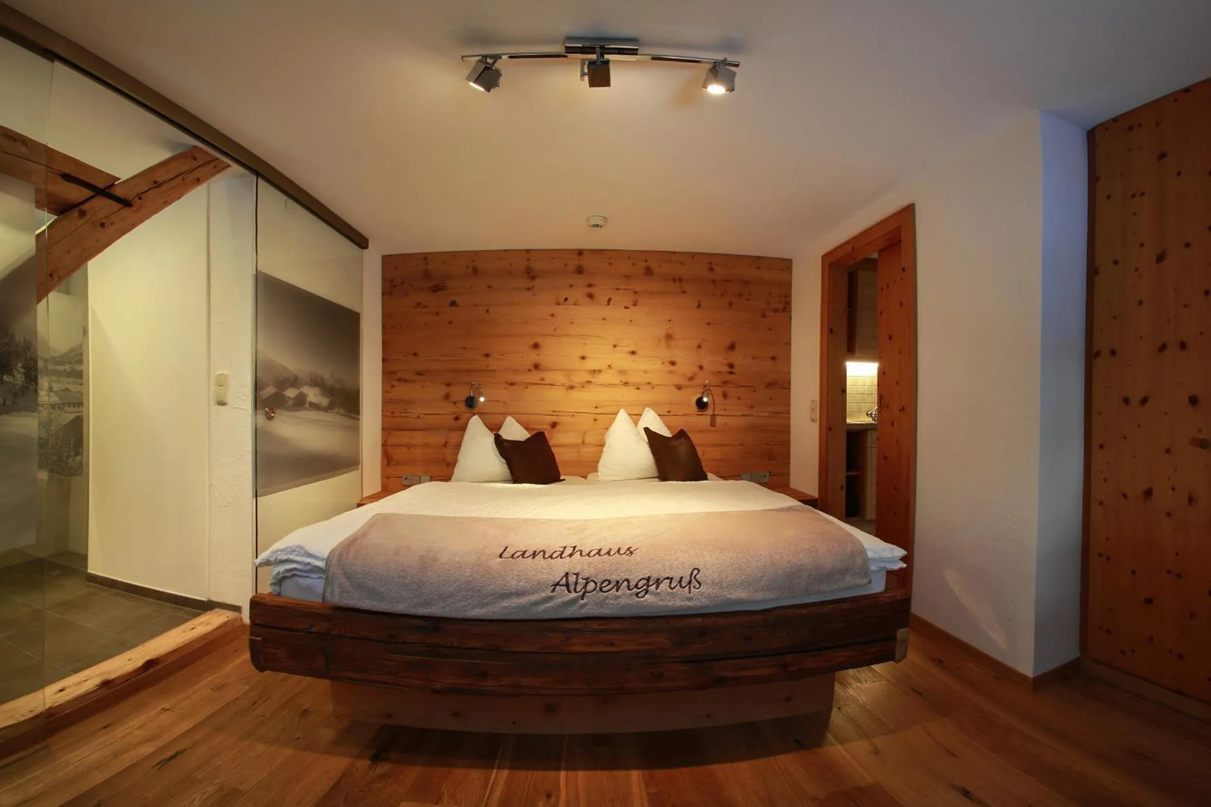 Photo of the whole room, Bed in Landhaus Alpengruss