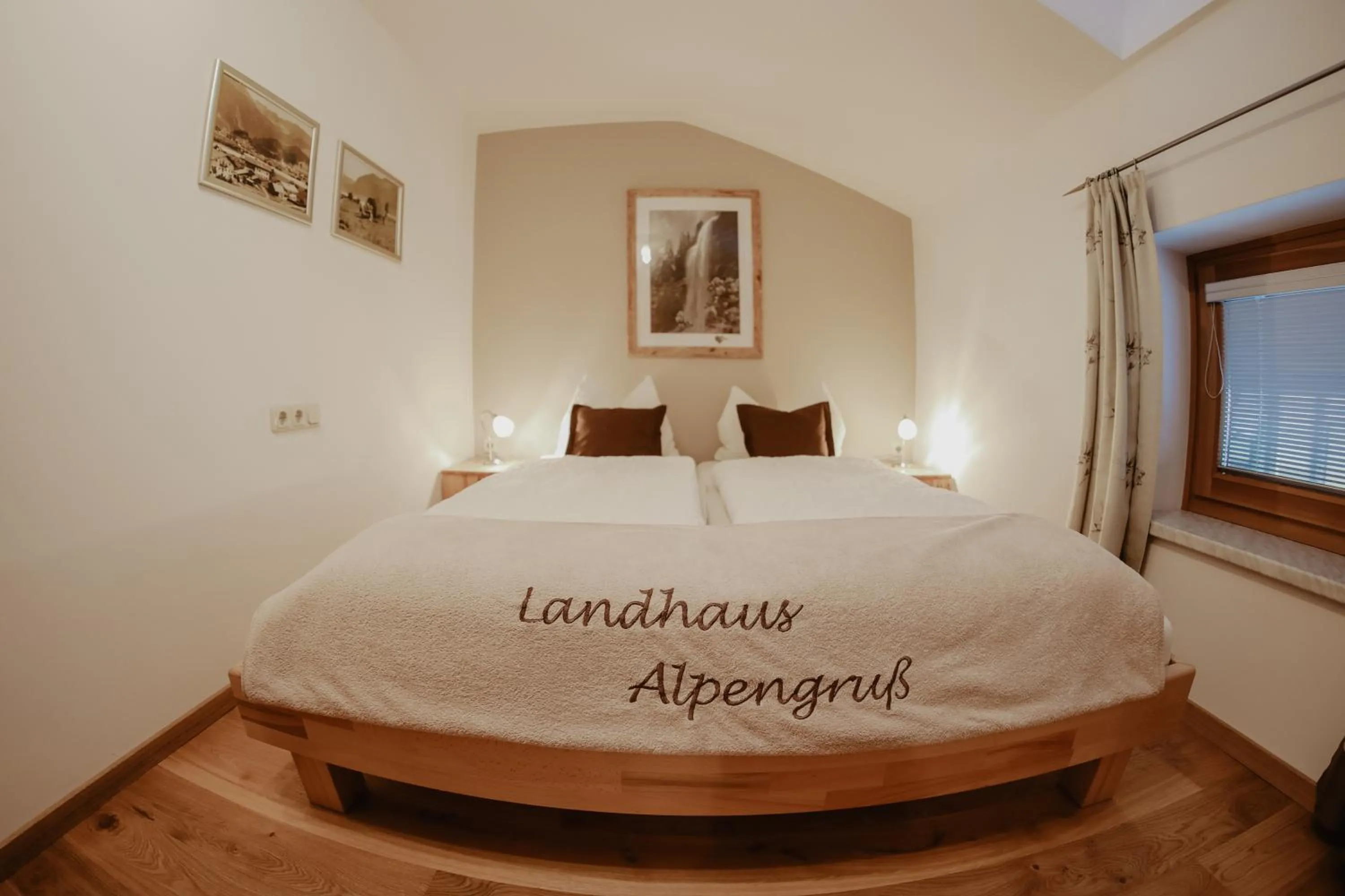 Bed in Landhaus Alpengruss