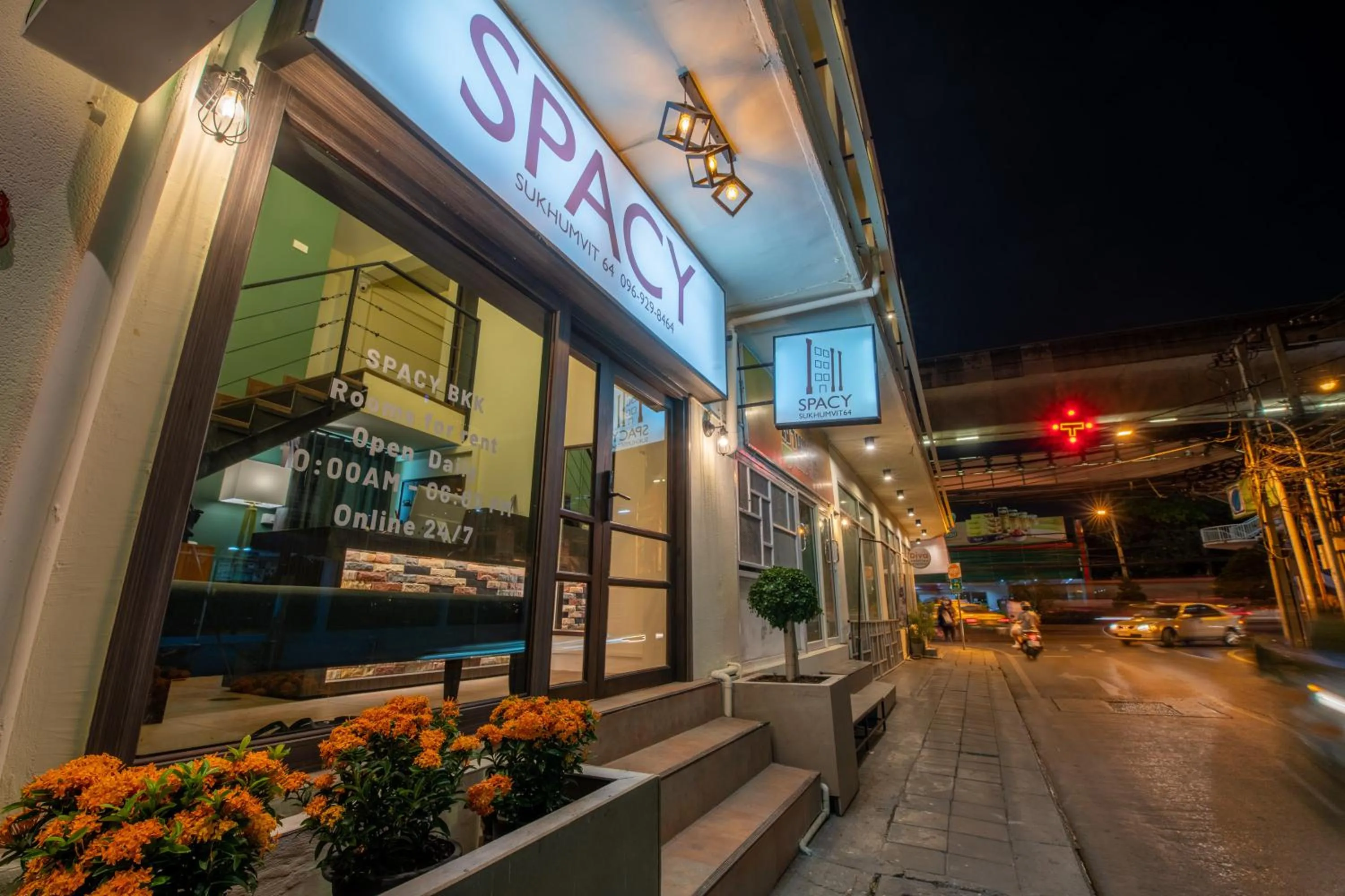 Facade/entrance in Spacy BKK