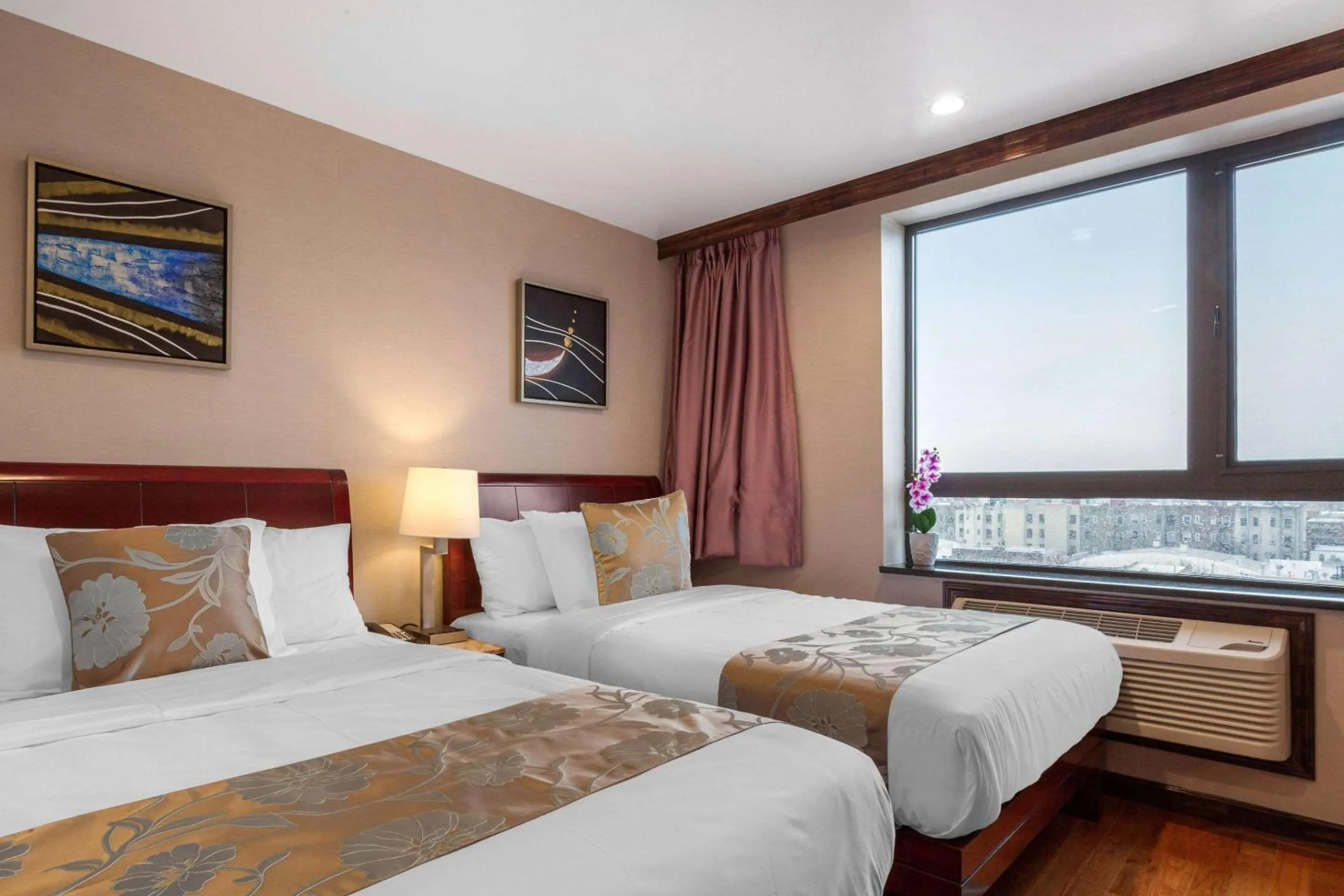 Photo of the whole room, Bed in The L Hotel