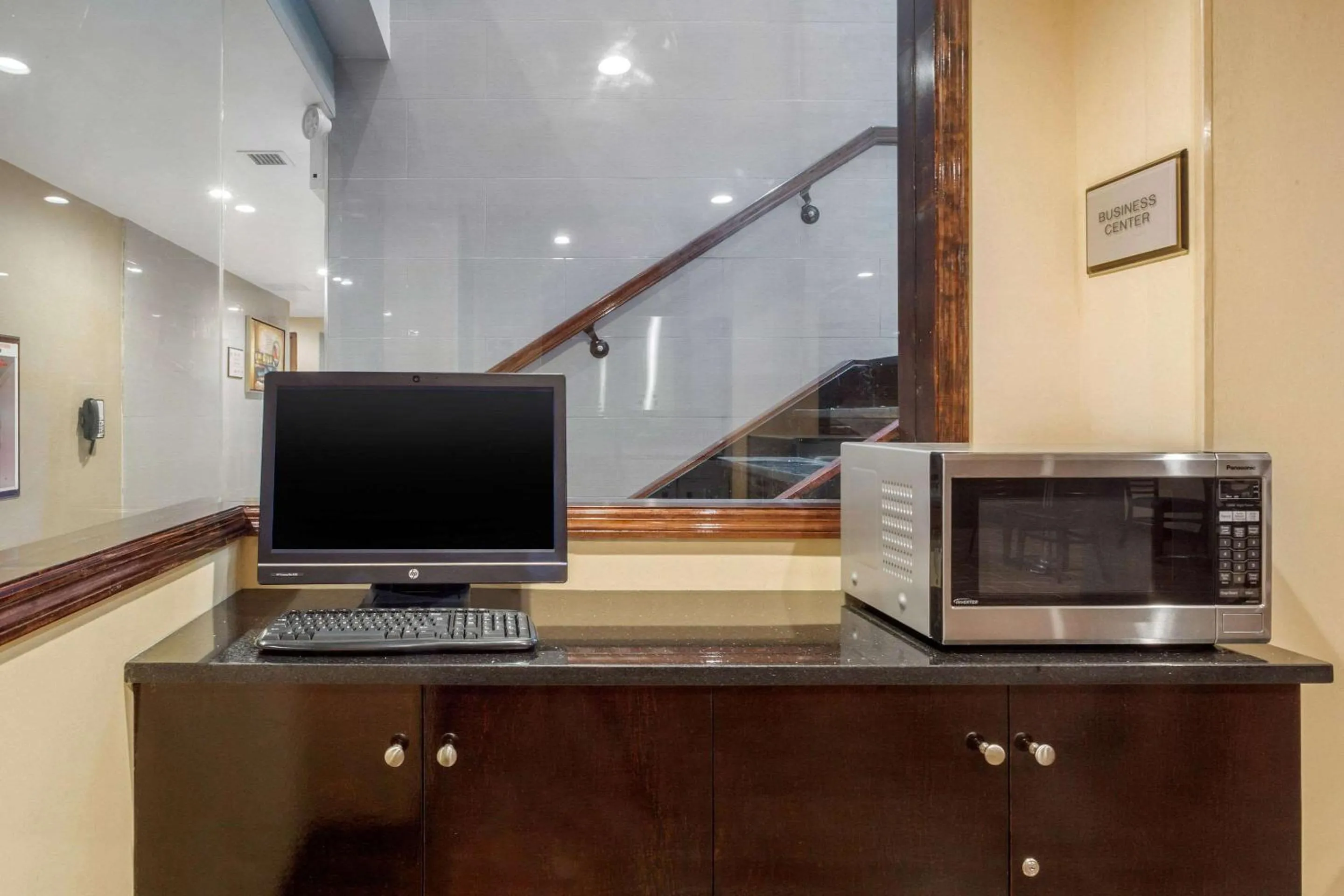 Business facilities in The L Hotel