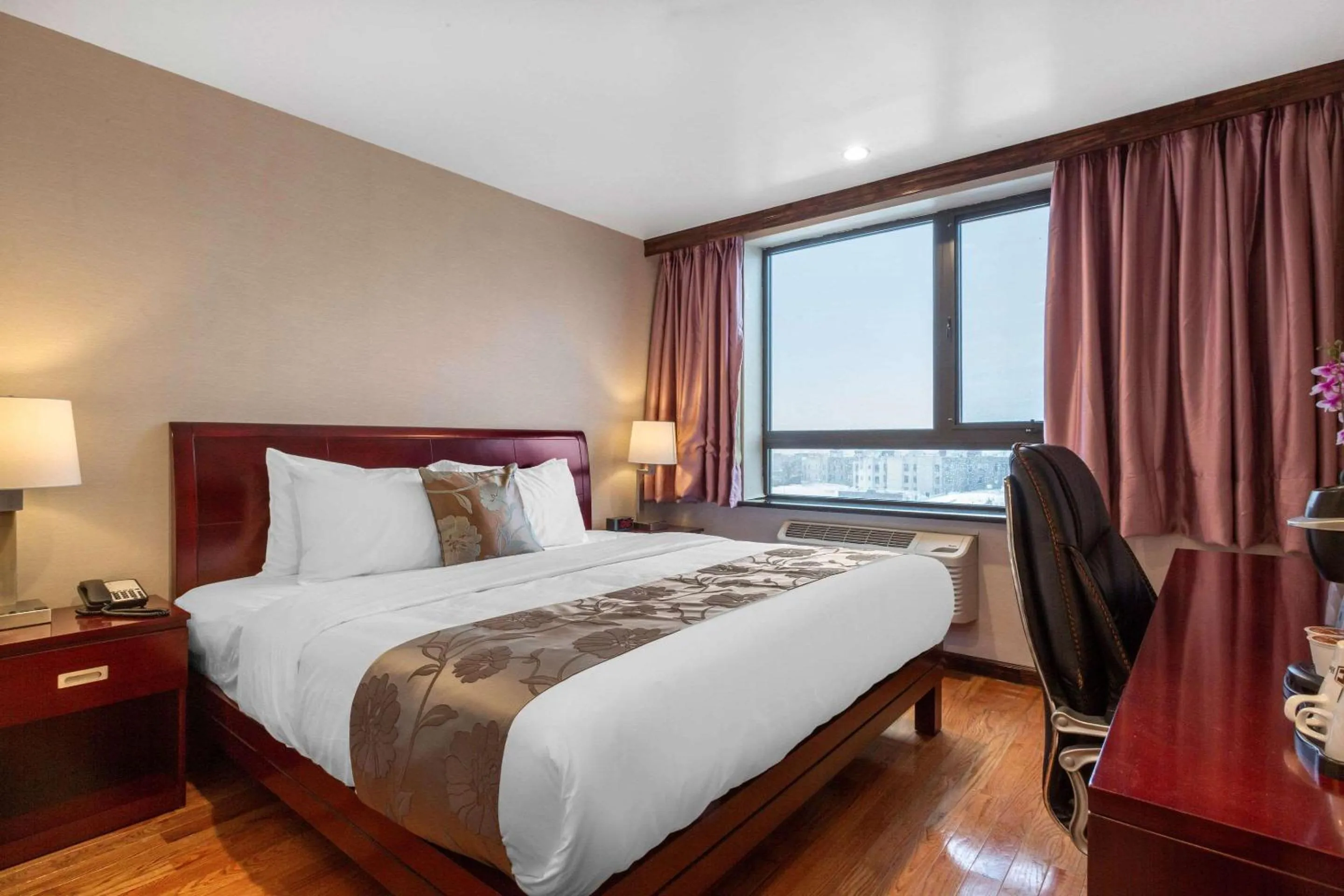 Photo of the whole room, Bed in The L Hotel