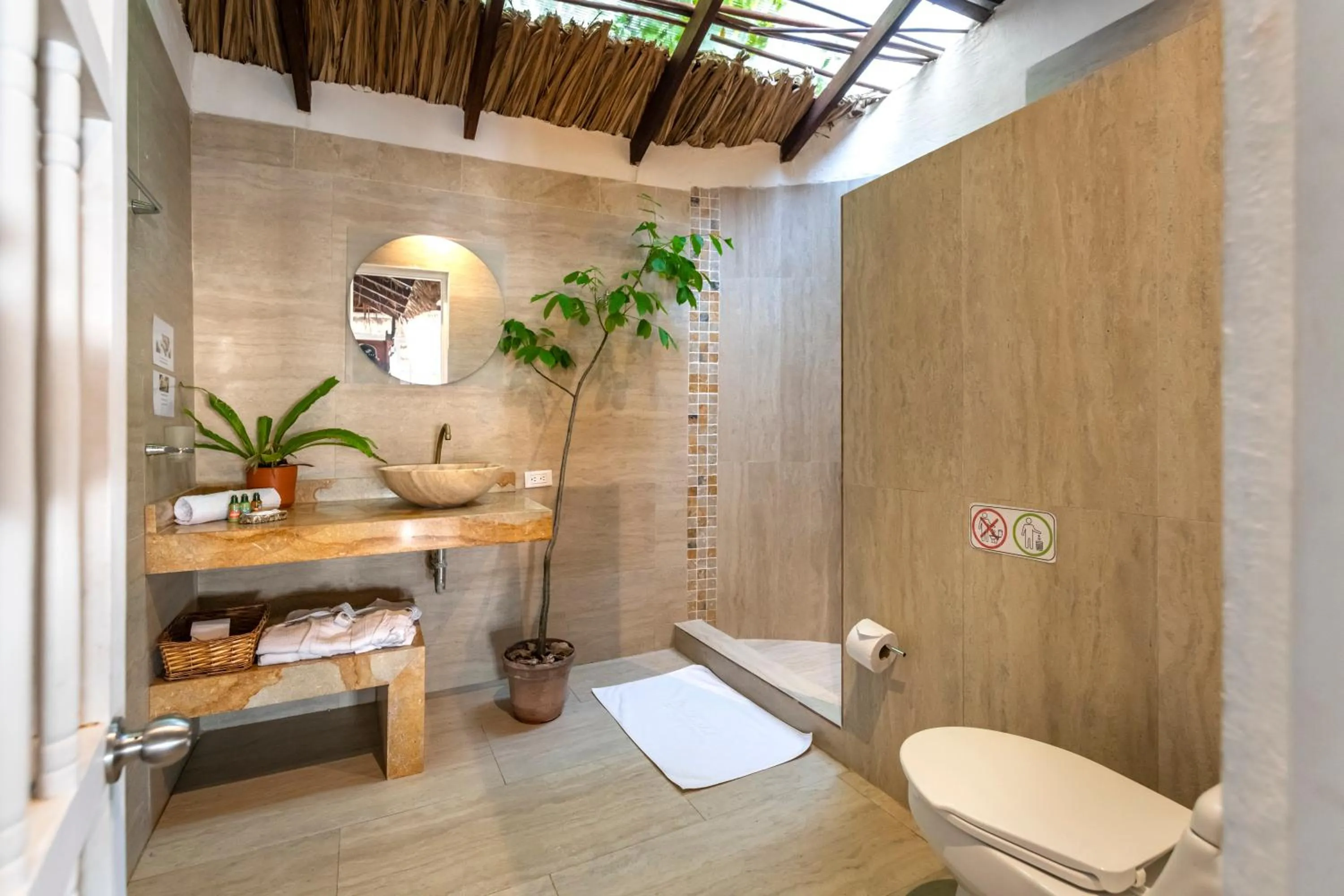 Bathroom in Hotel Coralina Island