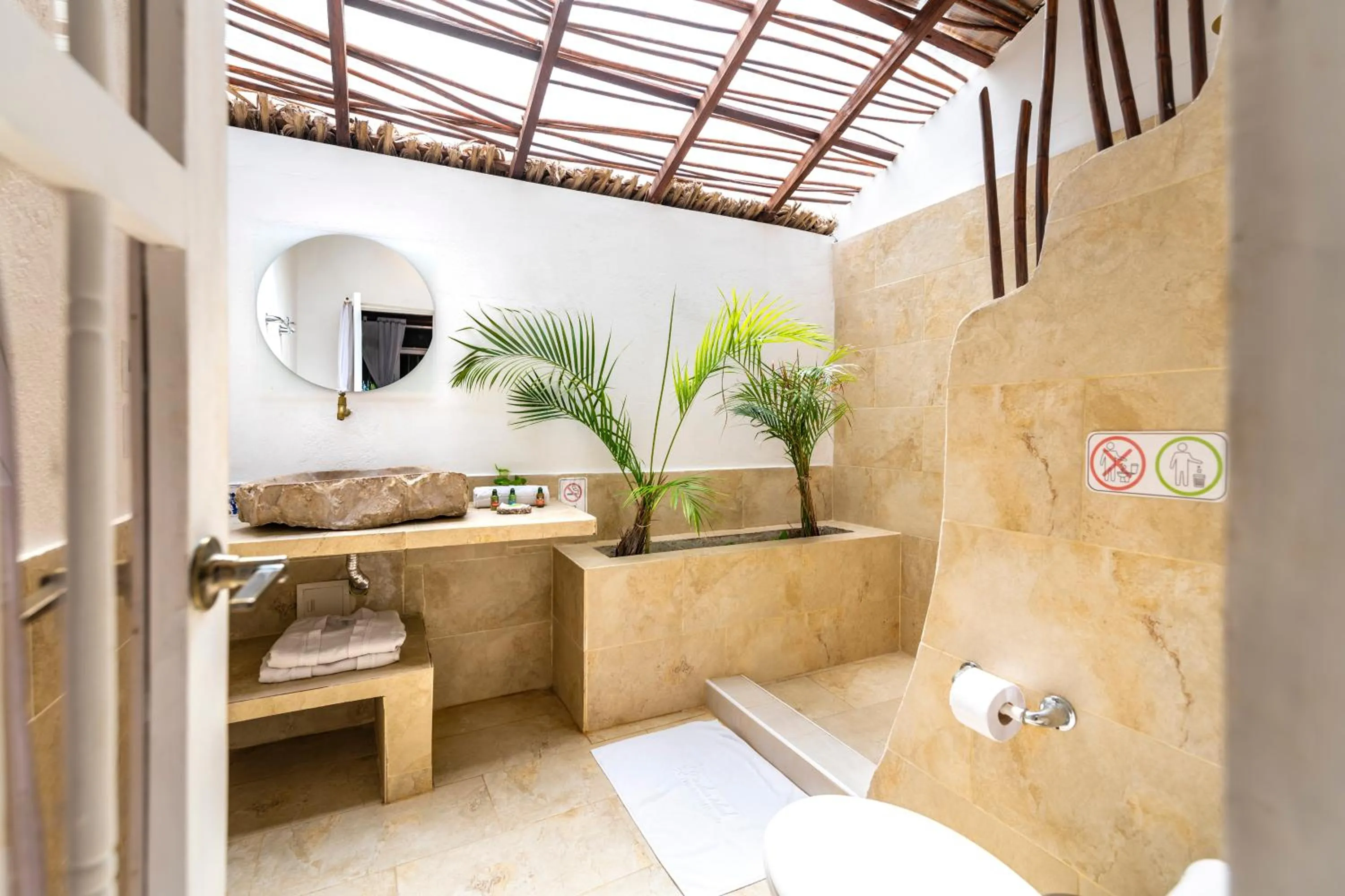 Bathroom in Hotel Coralina Island