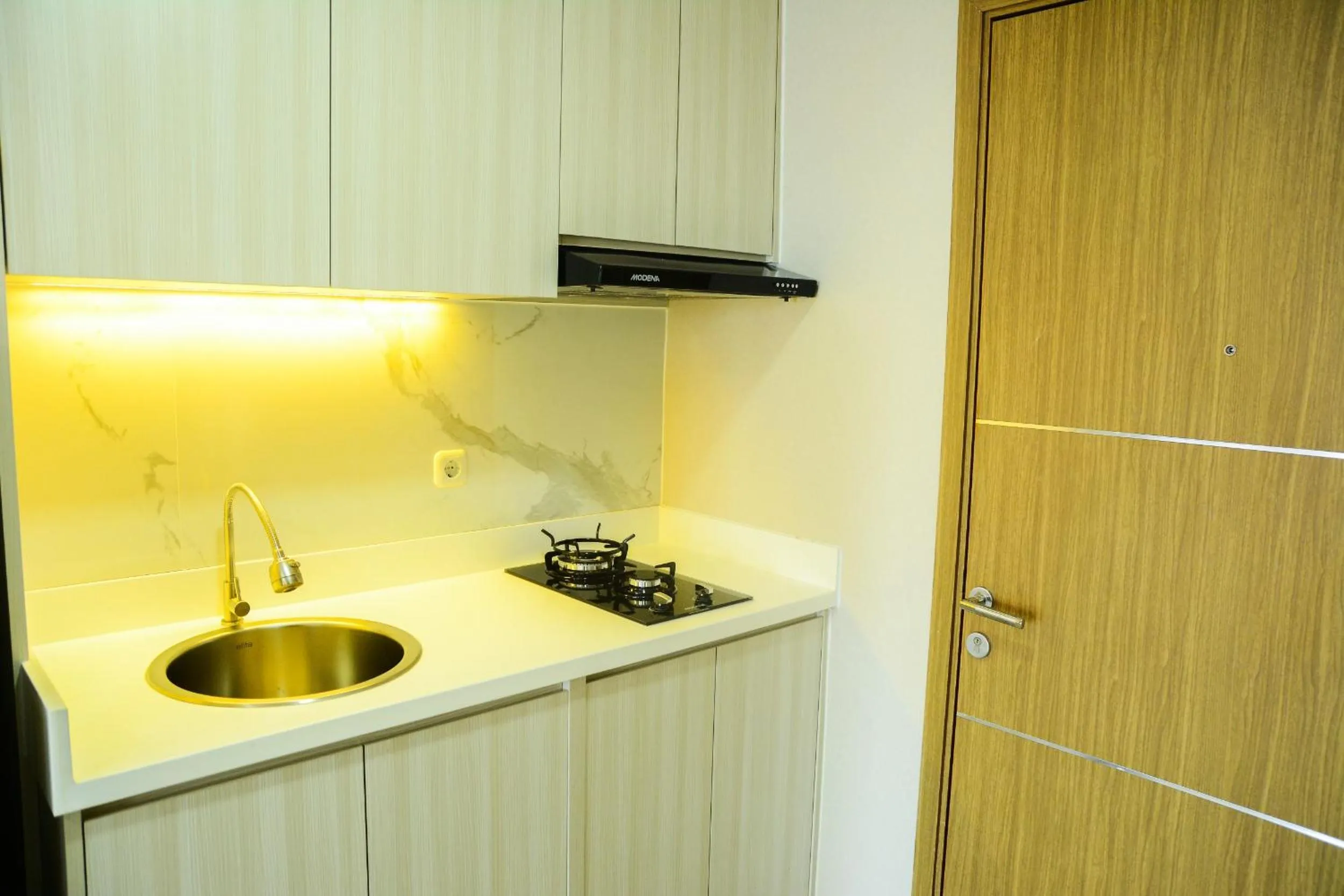 Kitchen or kitchenette in Sophisticated Studio at The Oasis Apartment By Travelio