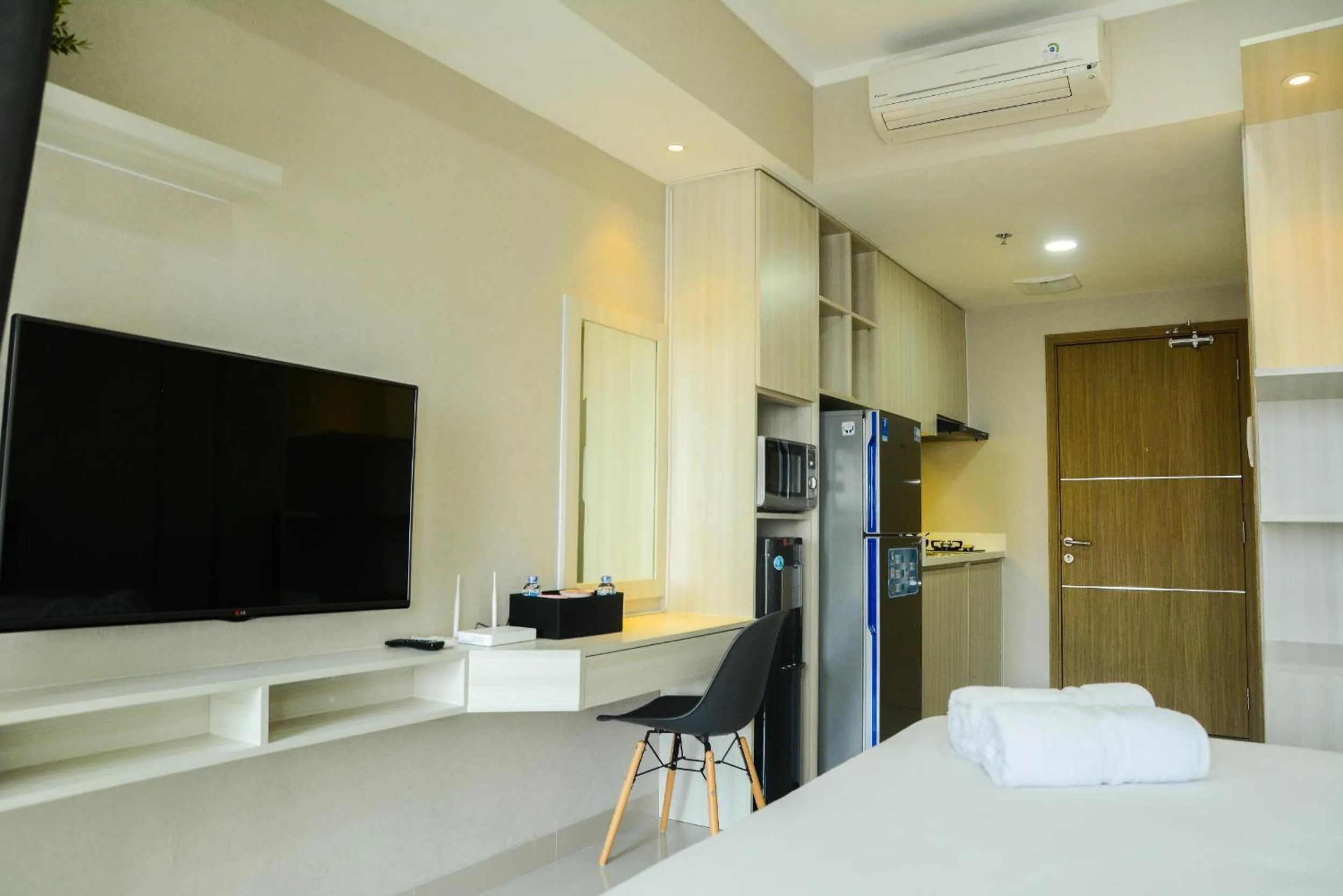 Bed in Sophisticated Studio at The Oasis Apartment By Travelio