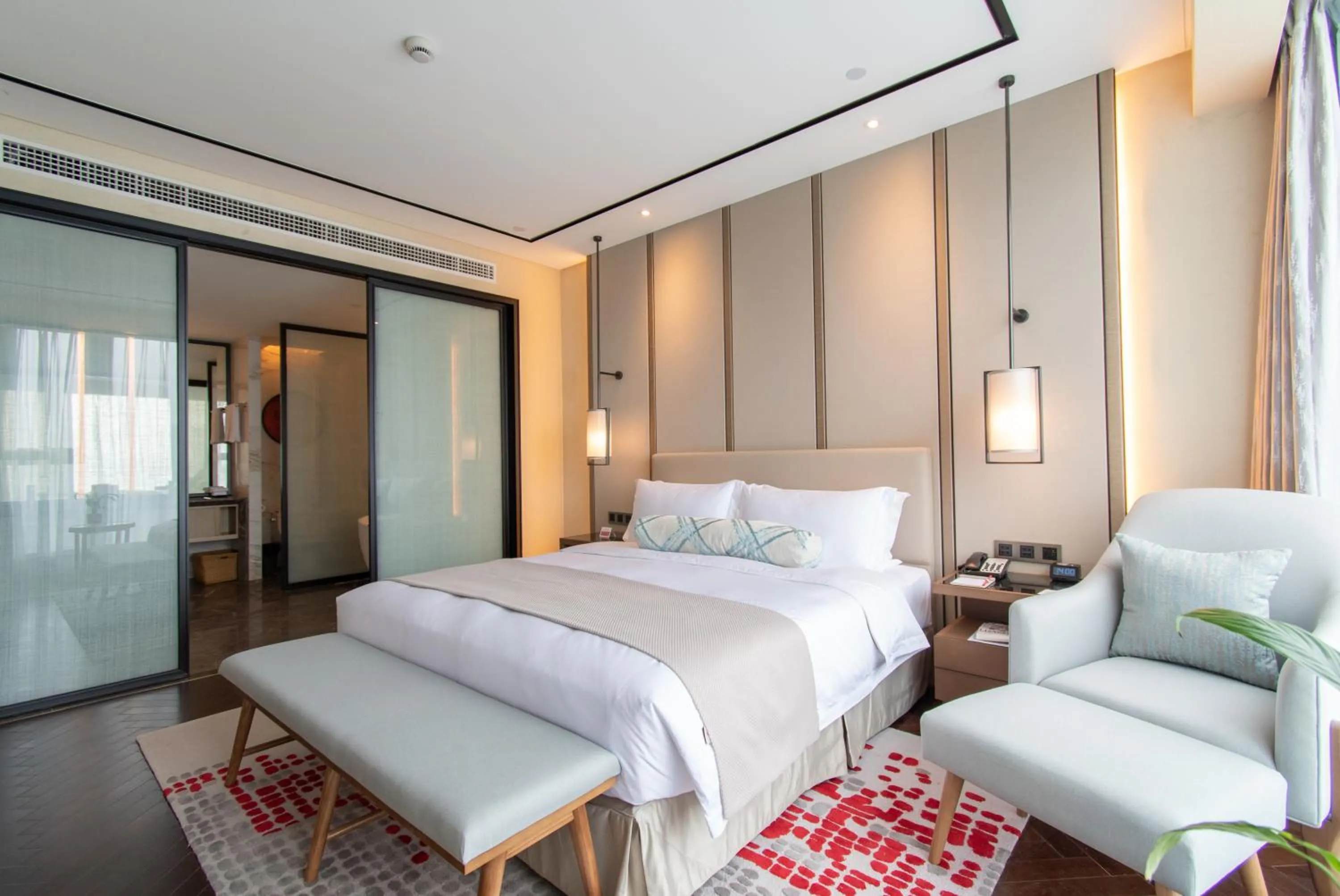 Bedroom in Ramada Plaza Wyndham Wenzhou Cangnan