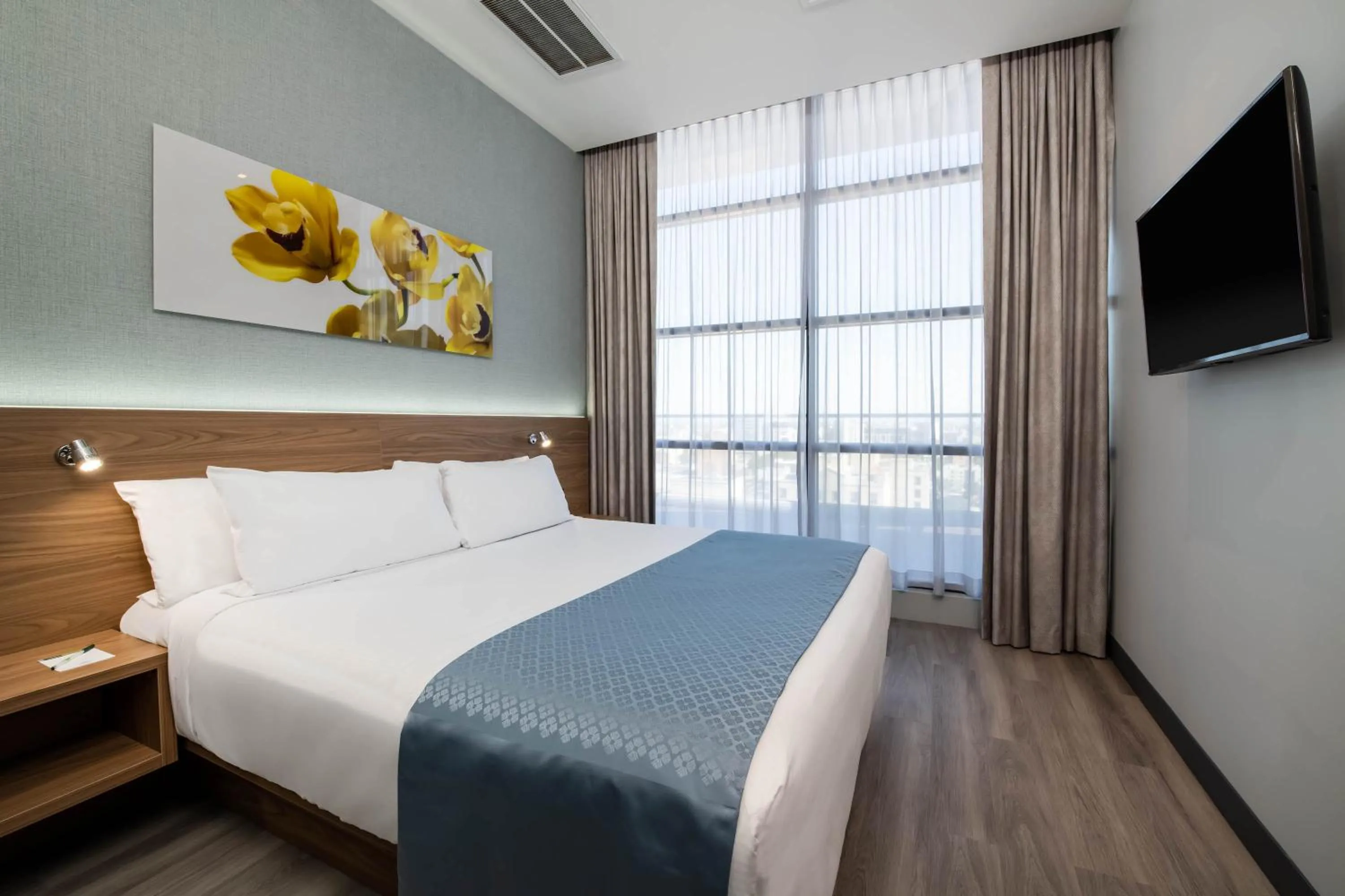 Bed in Wingate by Wyndham Long Island City