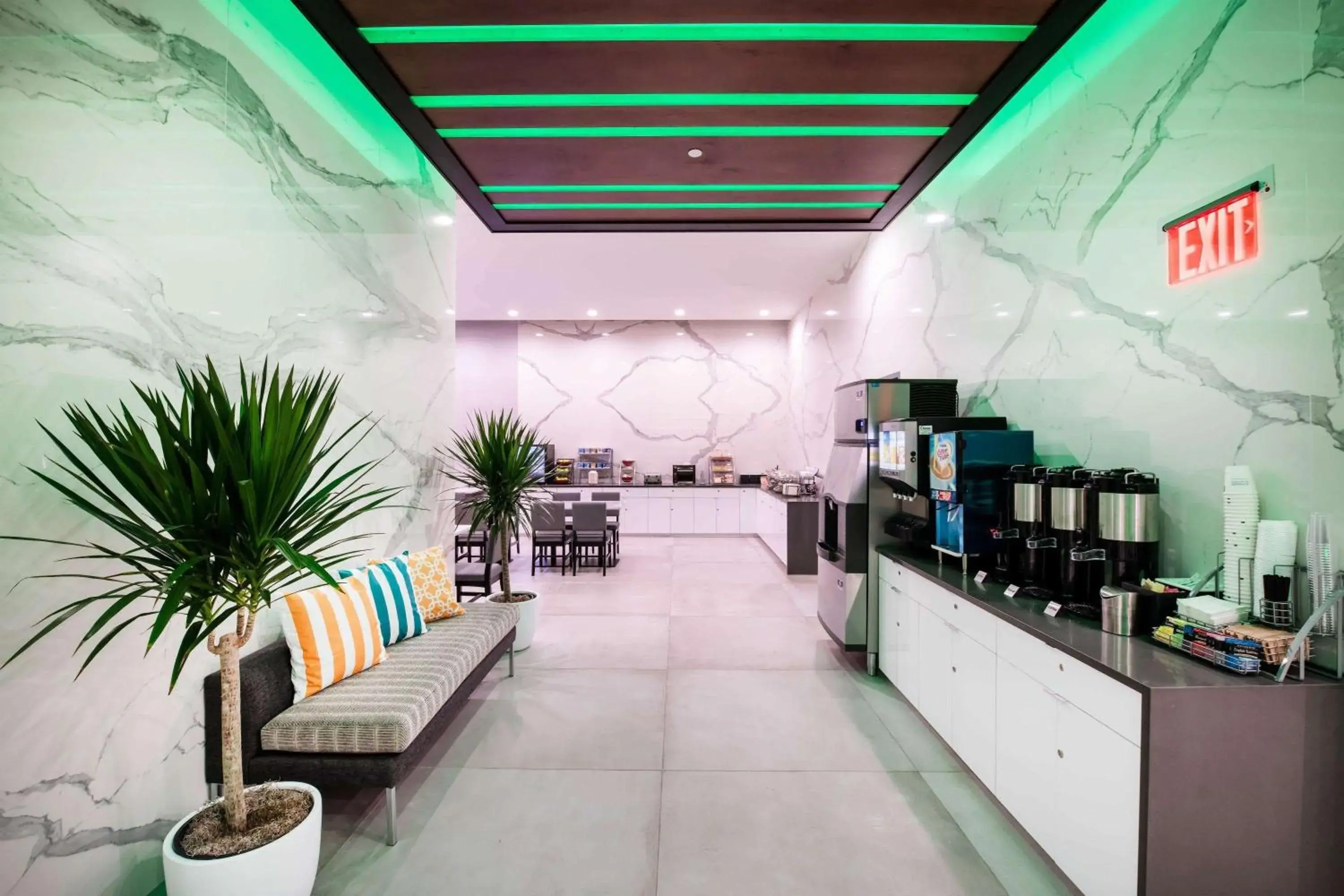 Restaurant/places to eat in Wingate by Wyndham Long Island City Restaurant/places to eat in Wingate by Wyndham Long Island City