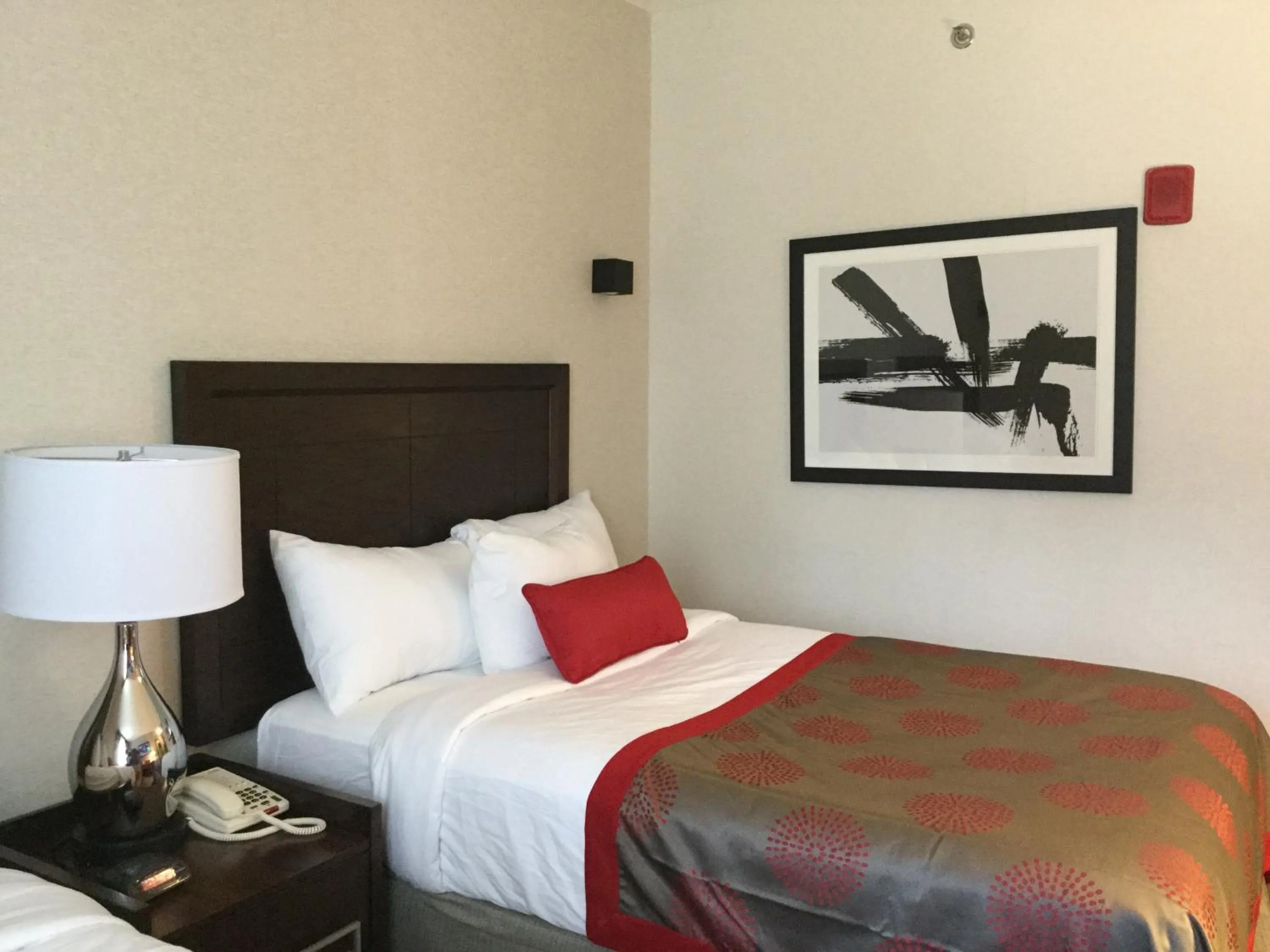 Bed in Ramada by Wyndham Bronx Terminal