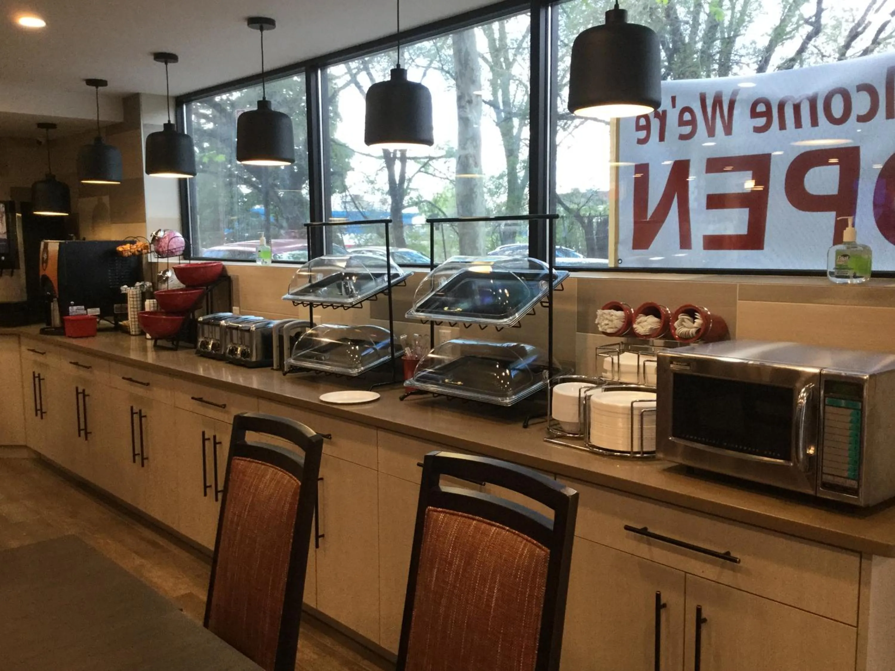 Coffee/tea facilities in Ramada by Wyndham Bronx Terminal