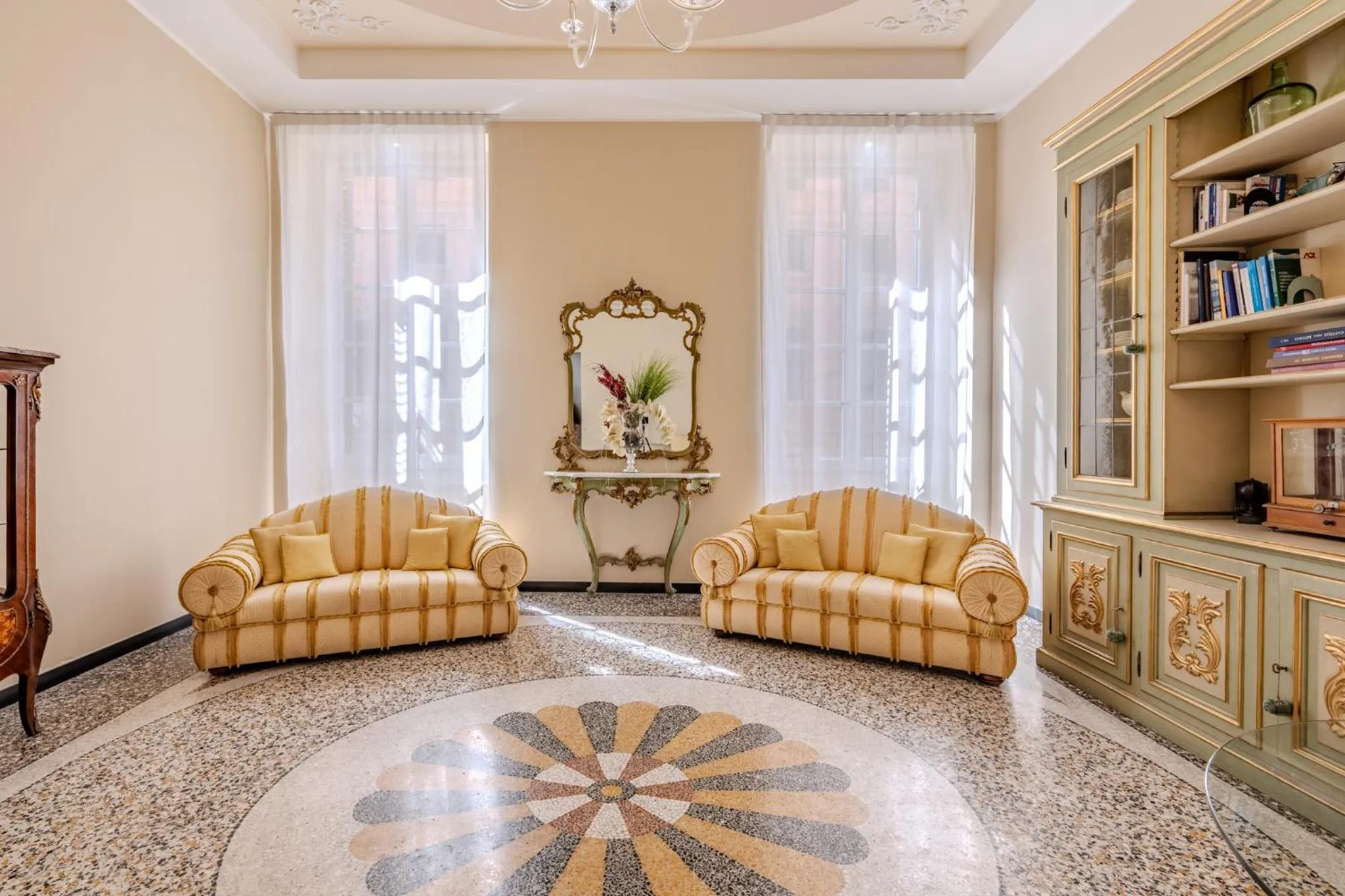 Communal lounge/ TV room in Hotel Nuovo Nord