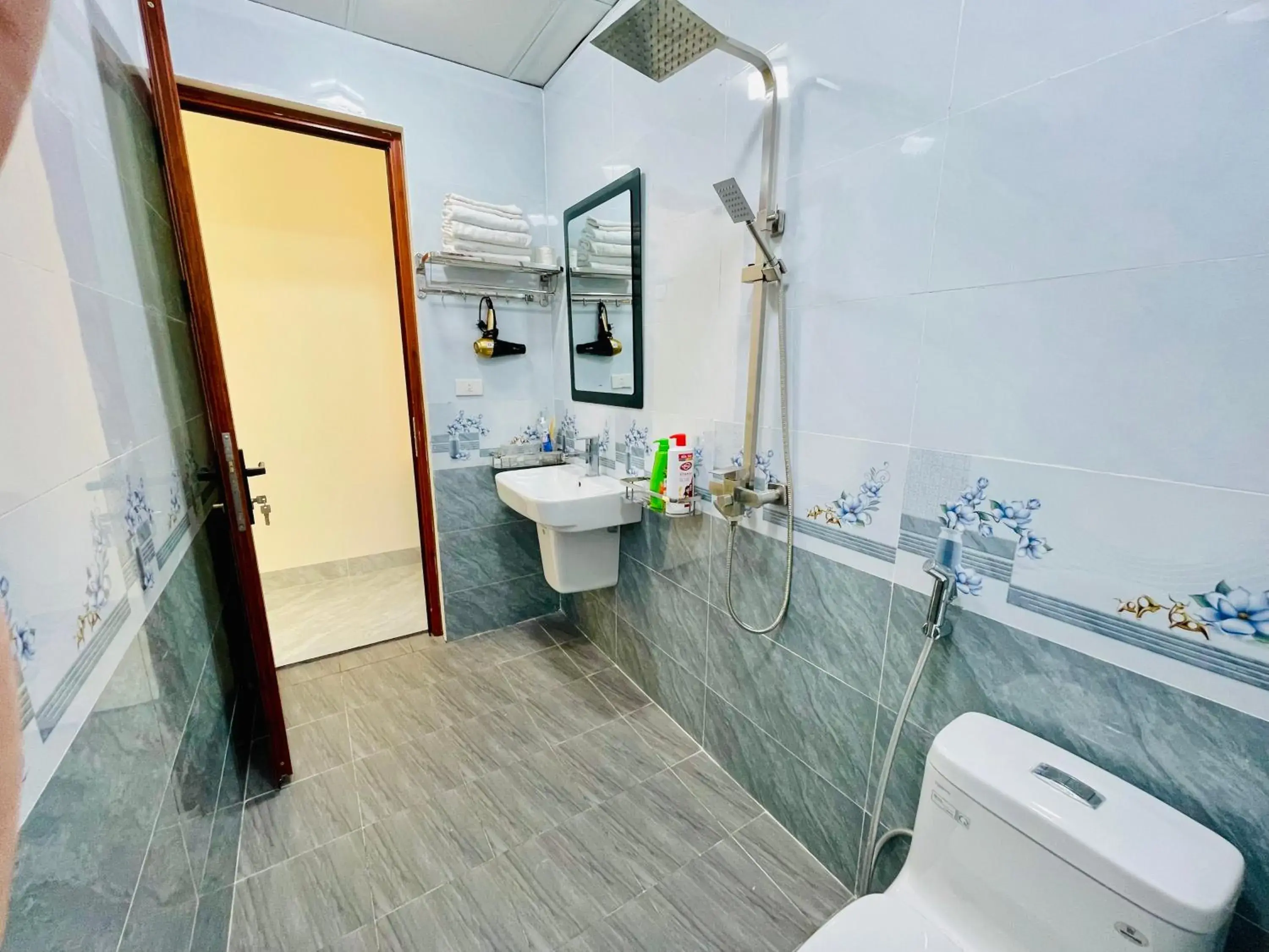 Deluxe Double Room - single occupancy in Trang An Lotus Lake Homestay Deluxe Double Room - single occupancy in Trang An Lotus Lake Homestay