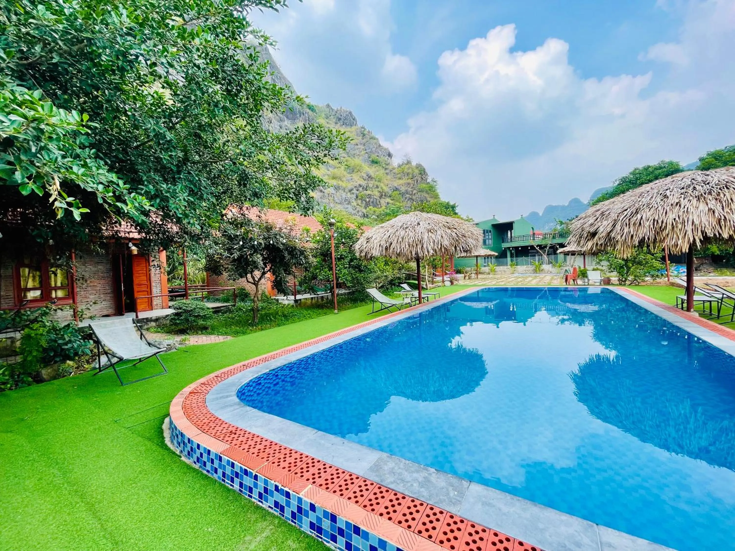 Spring in Trang An Lotus Lake Homestay