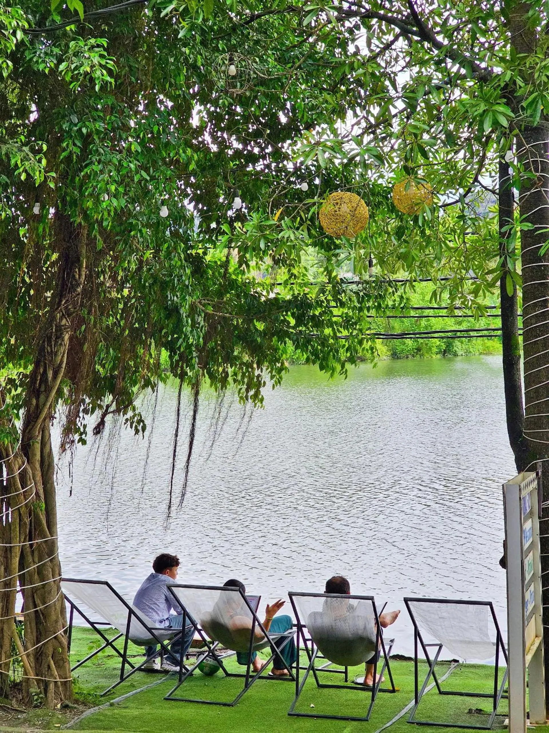 Restaurant/places to eat in Trang An Lotus Lake Homestay