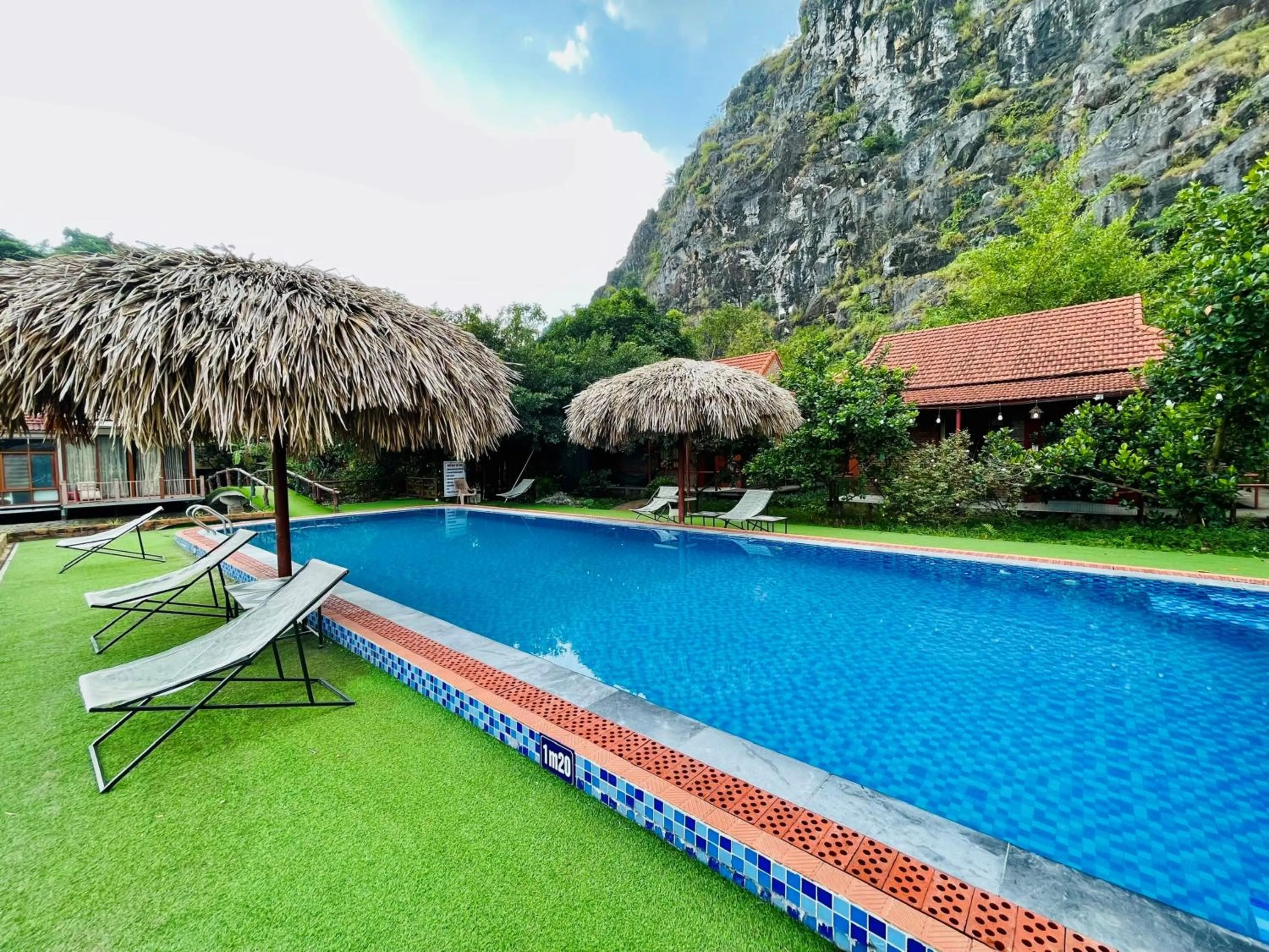 Spring in Trang An Lotus Lake Homestay