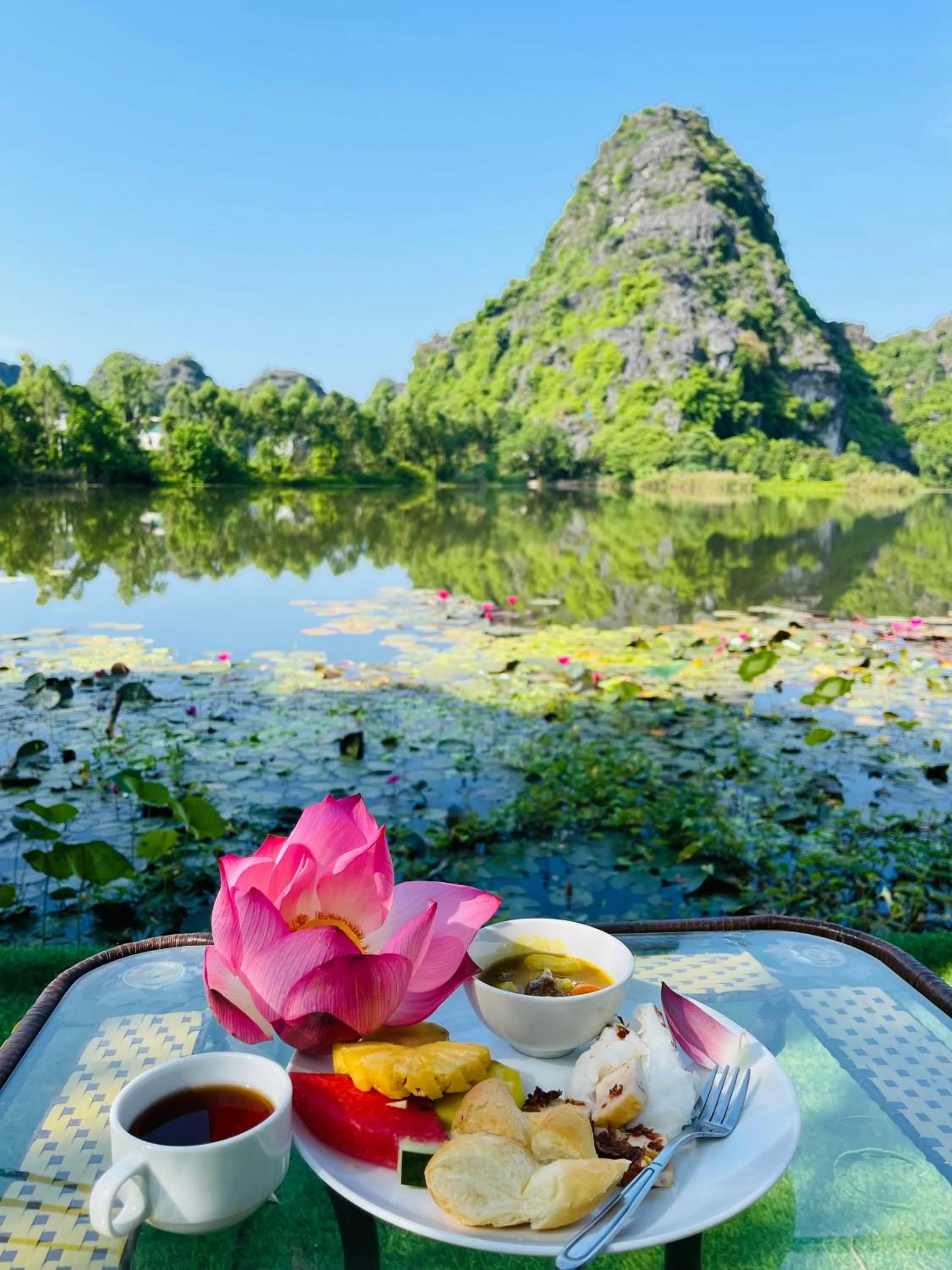 Restaurant/places to eat in Trang An Lotus Lake Homestay