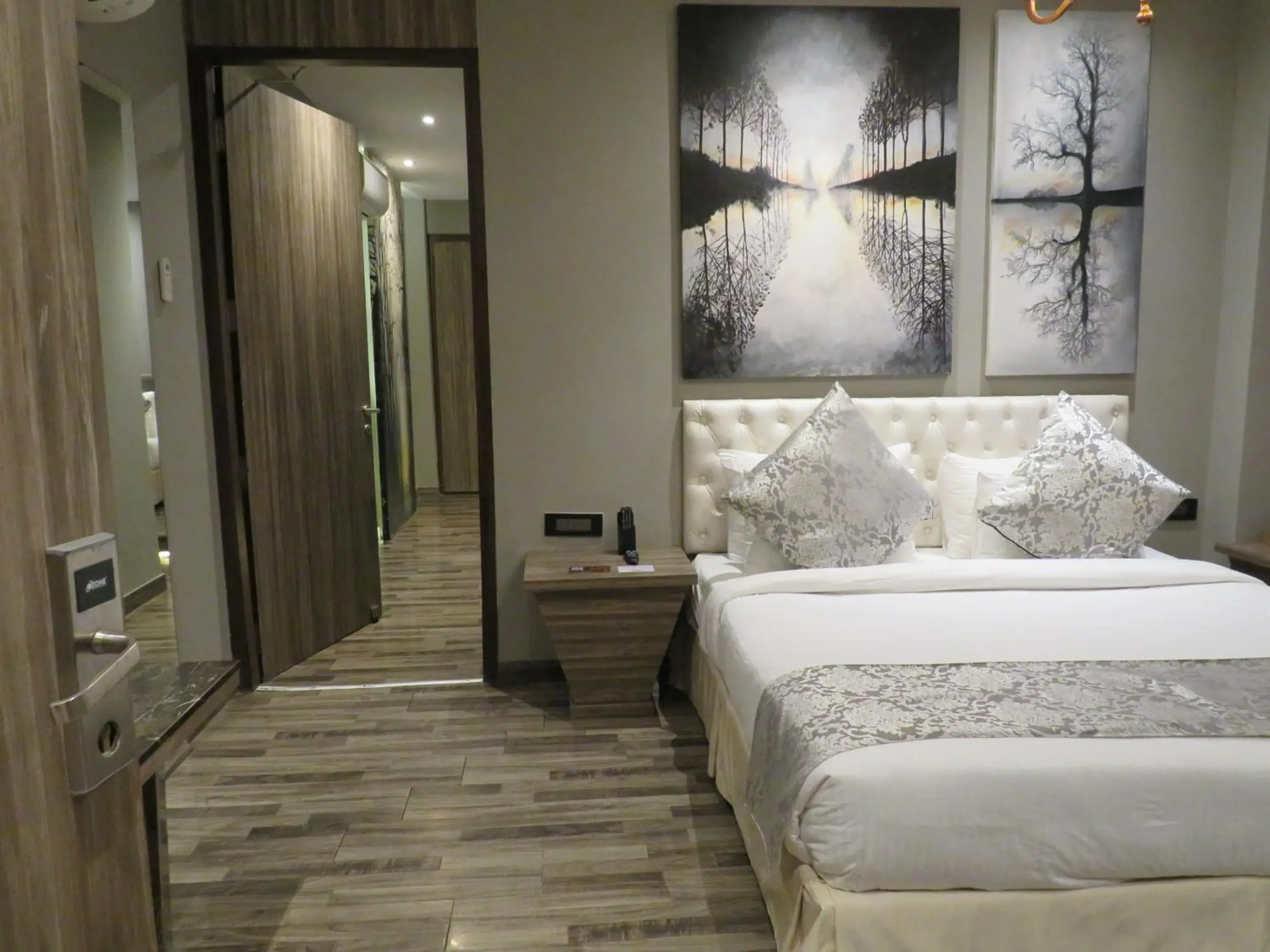 Bed in Sterling Palm Bliss - Rishikesh Bed in Sterling Palm Bliss - Rishikesh