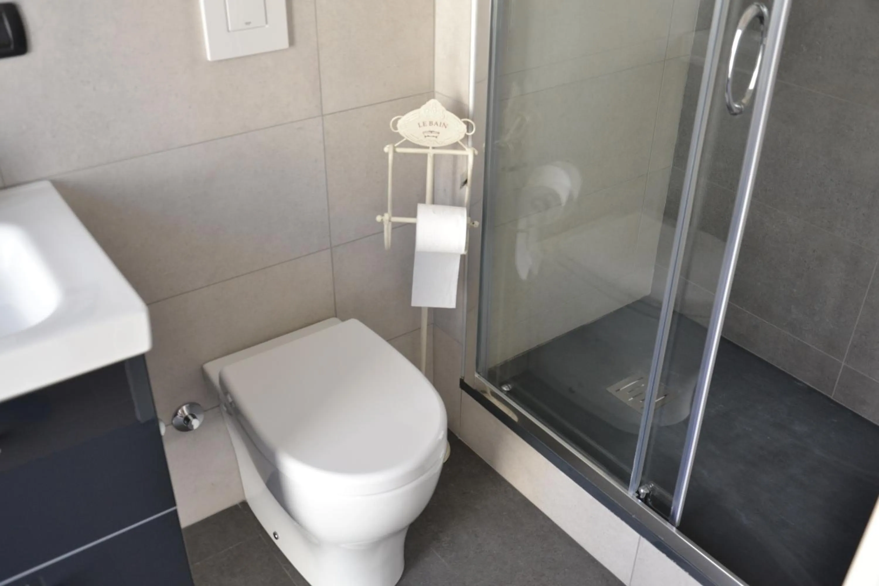 Shower in B&B Coffee and City Pompei