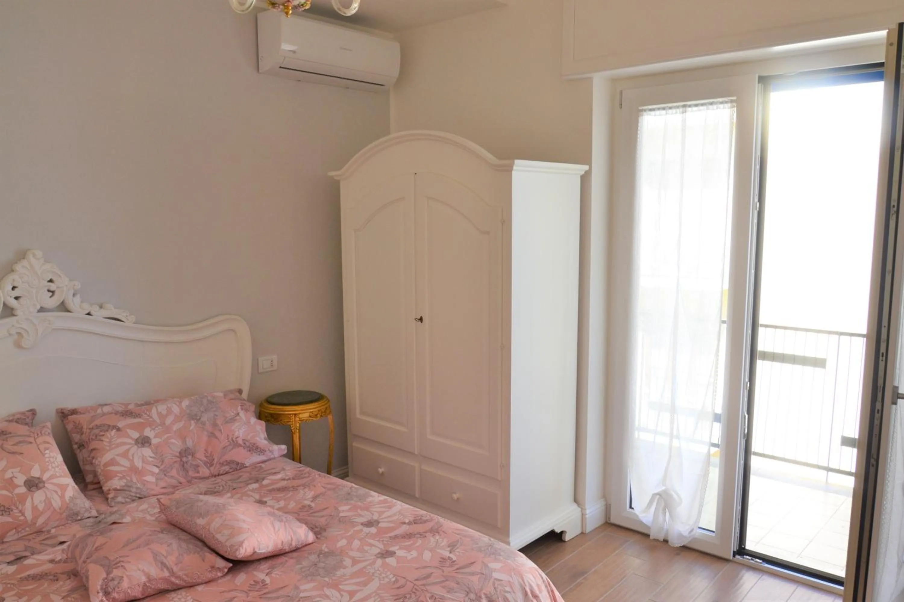 Photo of the whole room, Bed in B&B Coffee and City Pompei