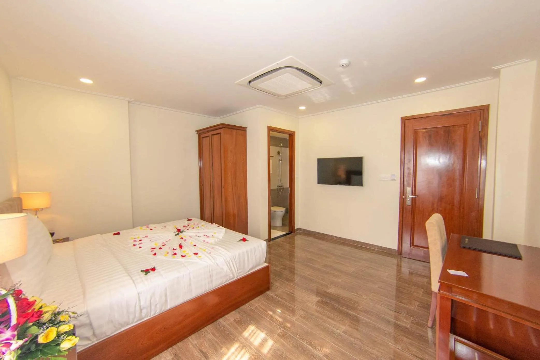 Photo of the whole room, Bed in Trường Hải Hotel