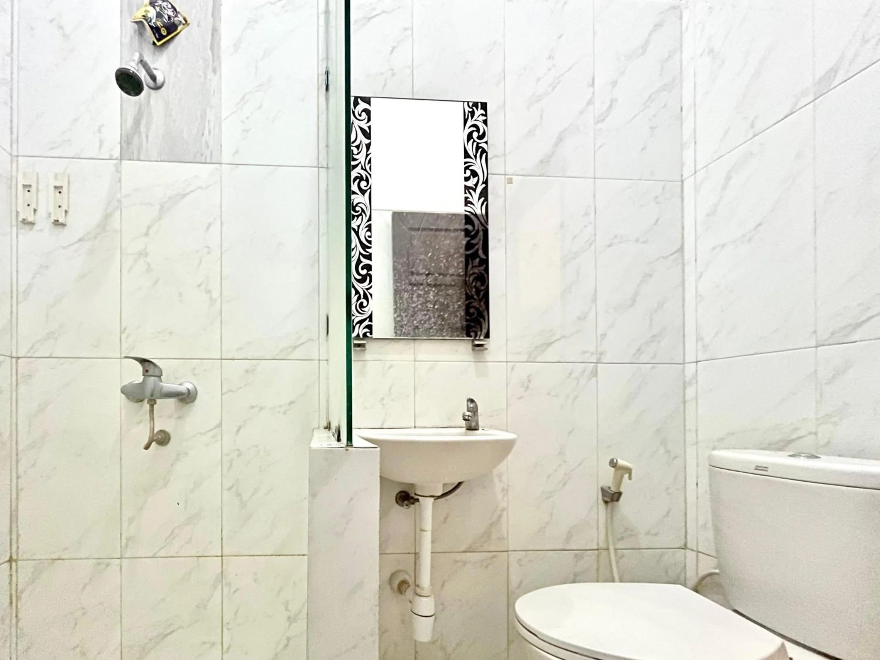 Bathroom in D Maktab Syariah Mitra RedDoorz Malang