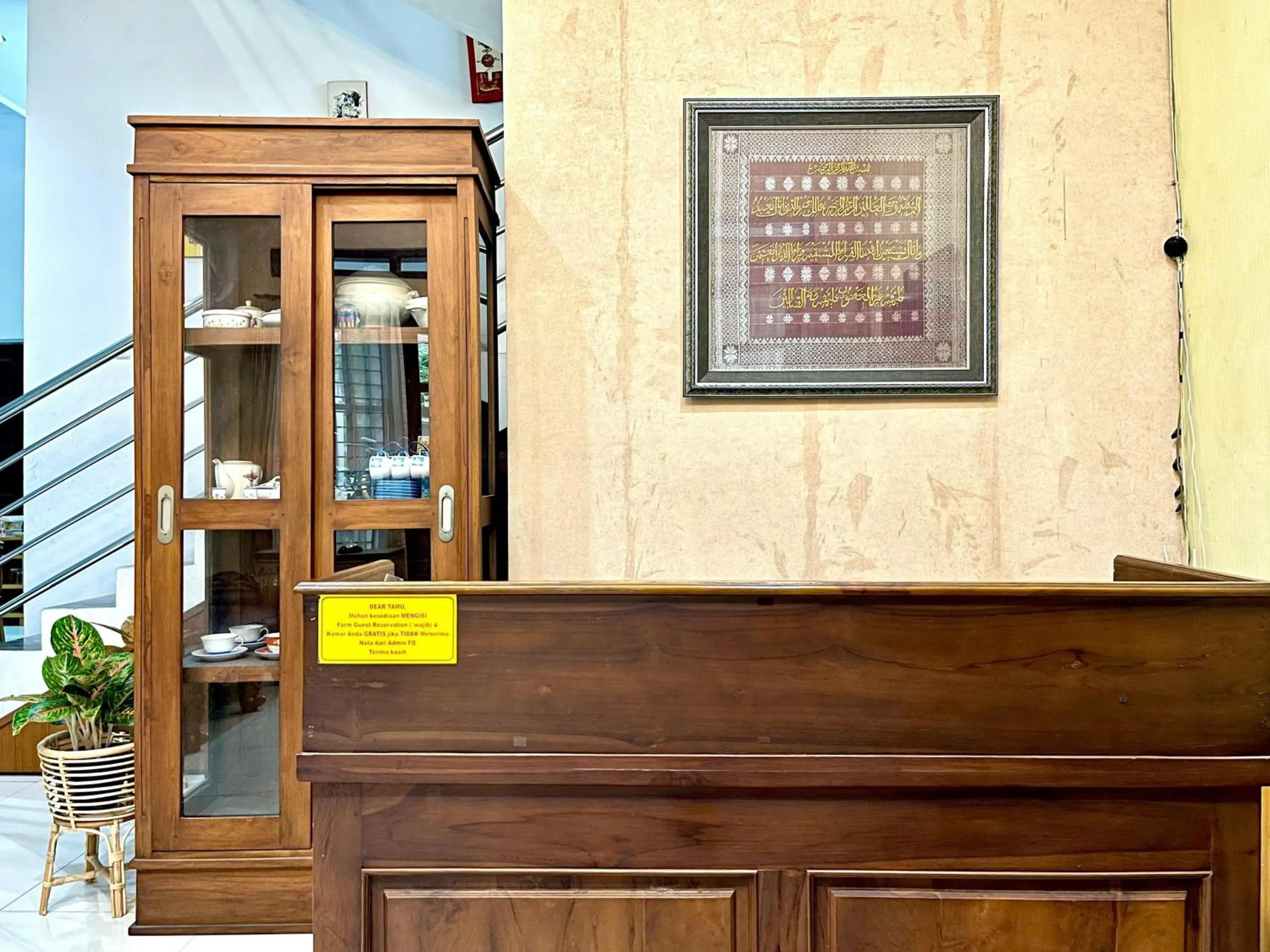 Lobby or reception in D Maktab Syariah Mitra RedDoorz Malang