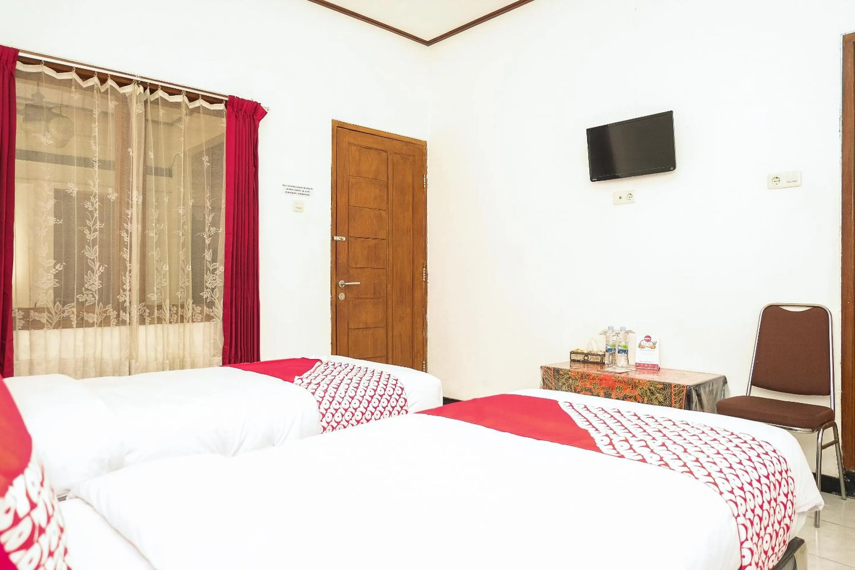 Bedroom in Hotel O Loesje Guest House Syariah