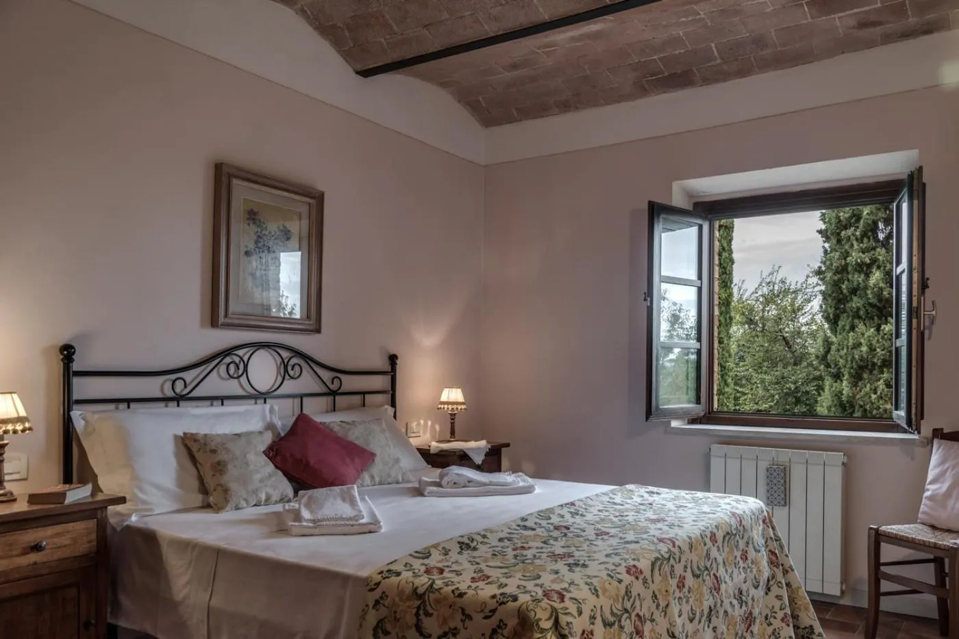 Photo of the whole room, Bed in Borgo Al Cerro