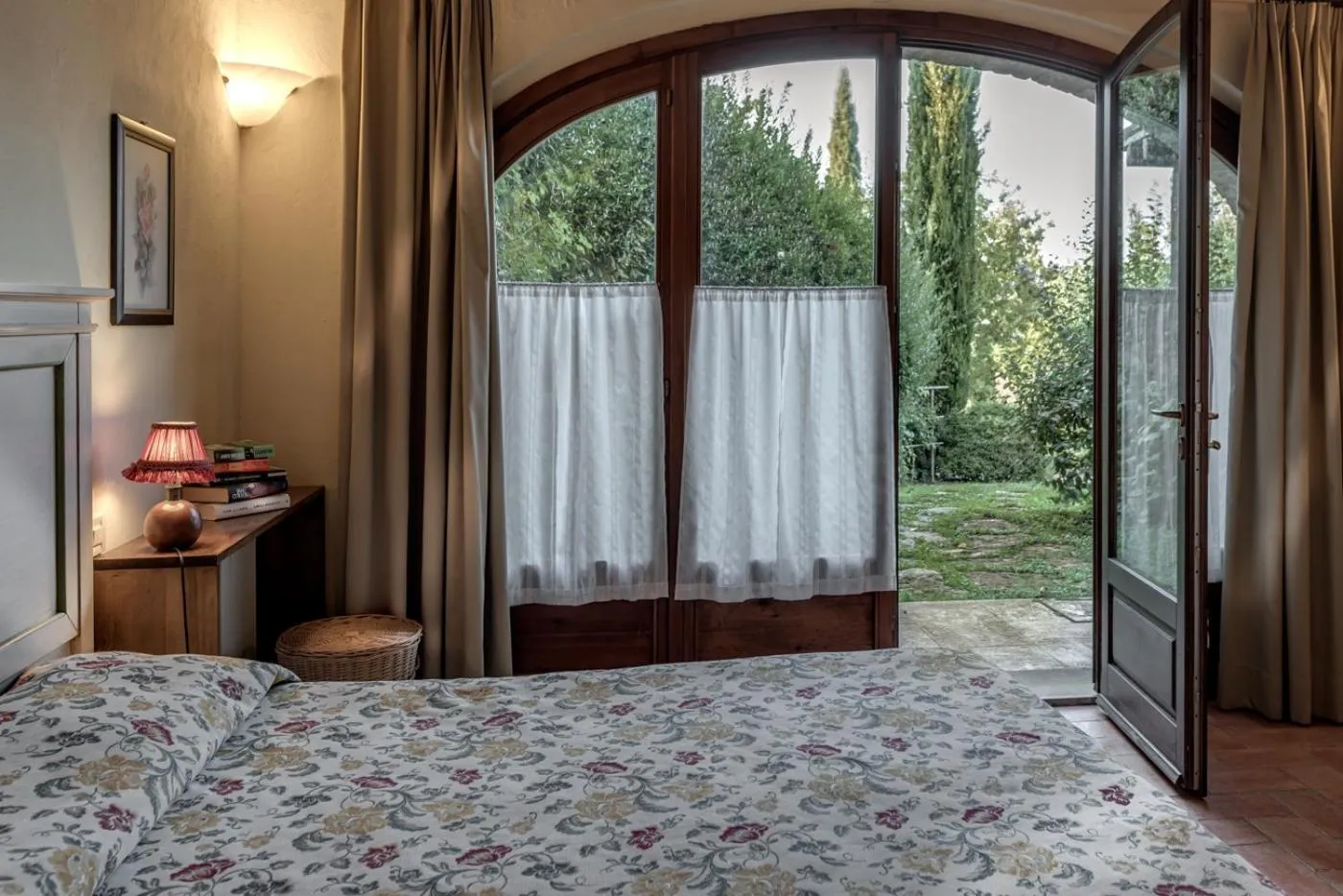 Garden view, Bed in Borgo Al Cerro