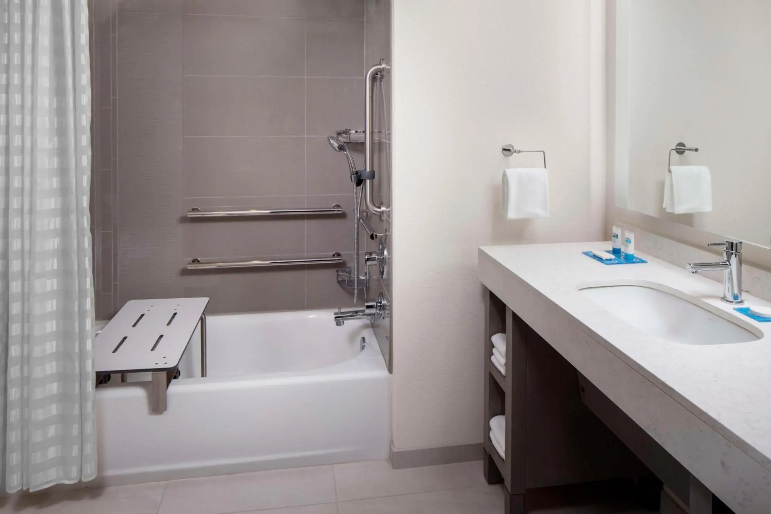 Specialty One-Bedroom Queen Suite with Kitchen and Accessible Tub - Disability Access in Hyatt House Charleston/Mount Pleasant Specialty One-Bedroom Queen Suite with Kitchen and Accessible Tub - Disability Access in Hyatt House Charleston/Mount Pleasant