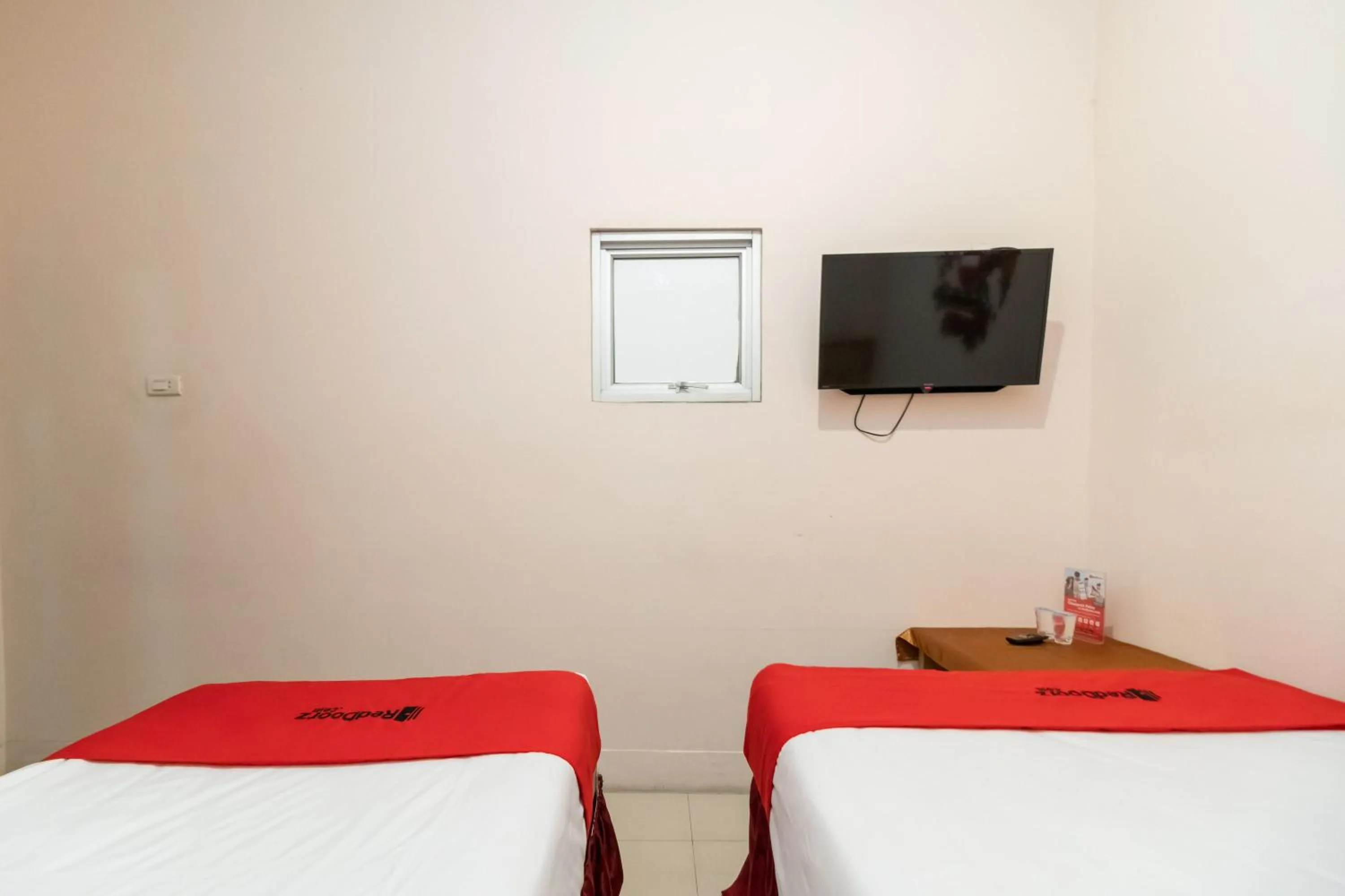 Bedroom in RedDoorz At Fella Homestay Medan