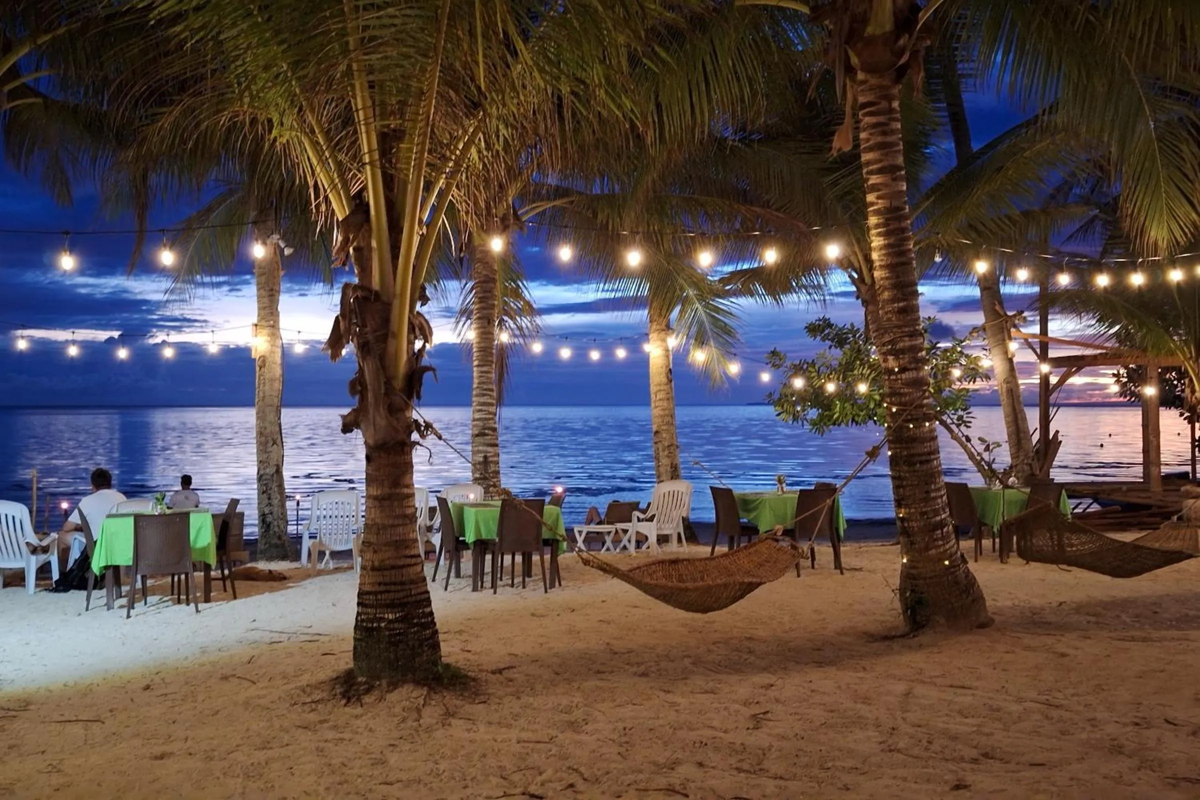 Restaurant/places to eat in White Villas Resort