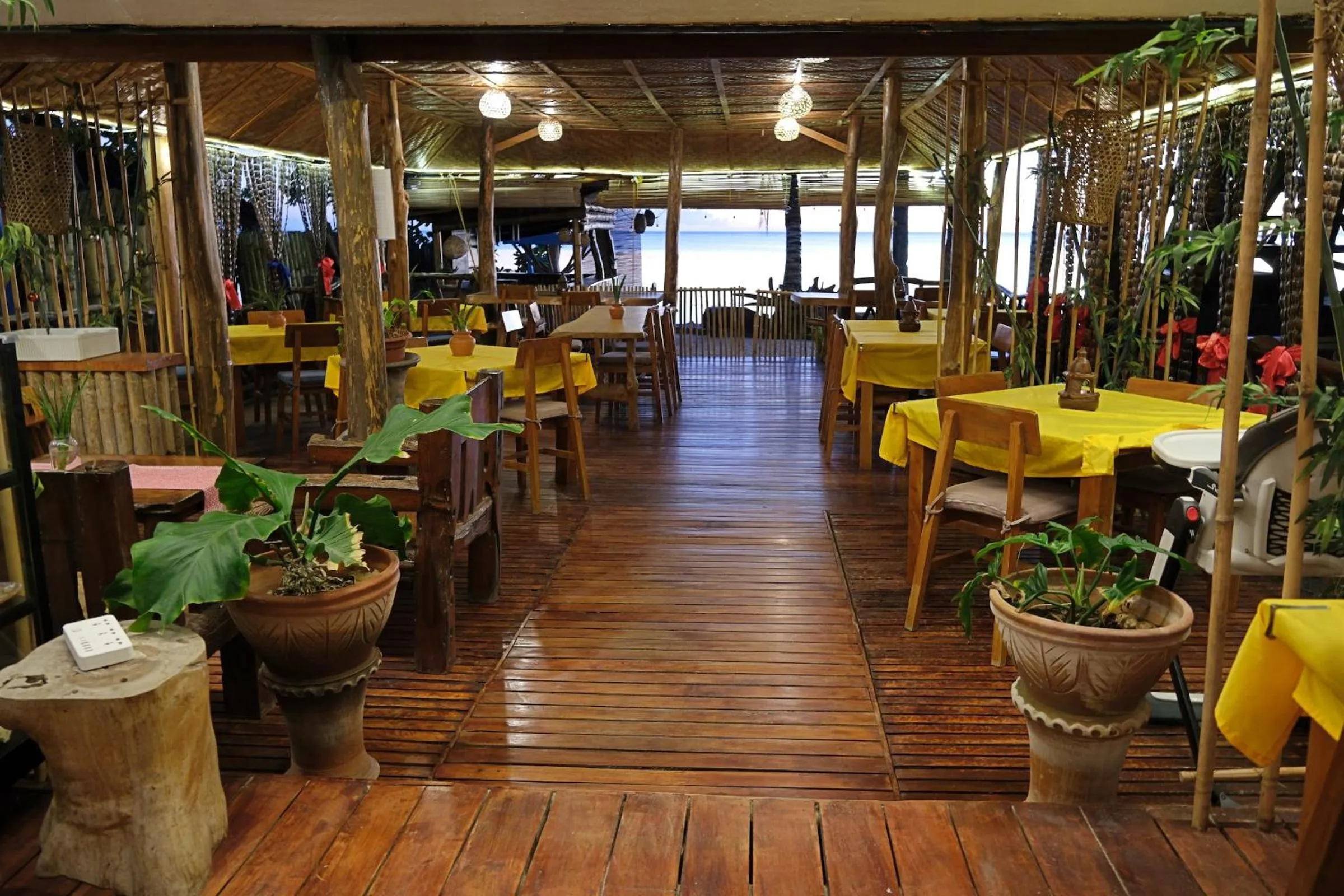 Restaurant/places to eat in White Villas Resort