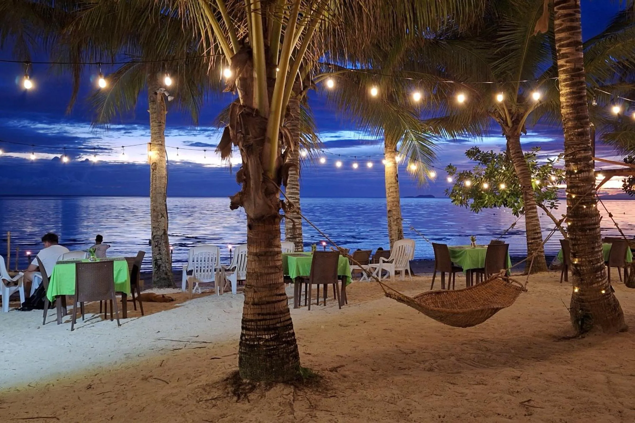 Restaurant/places to eat in White Villas Resort