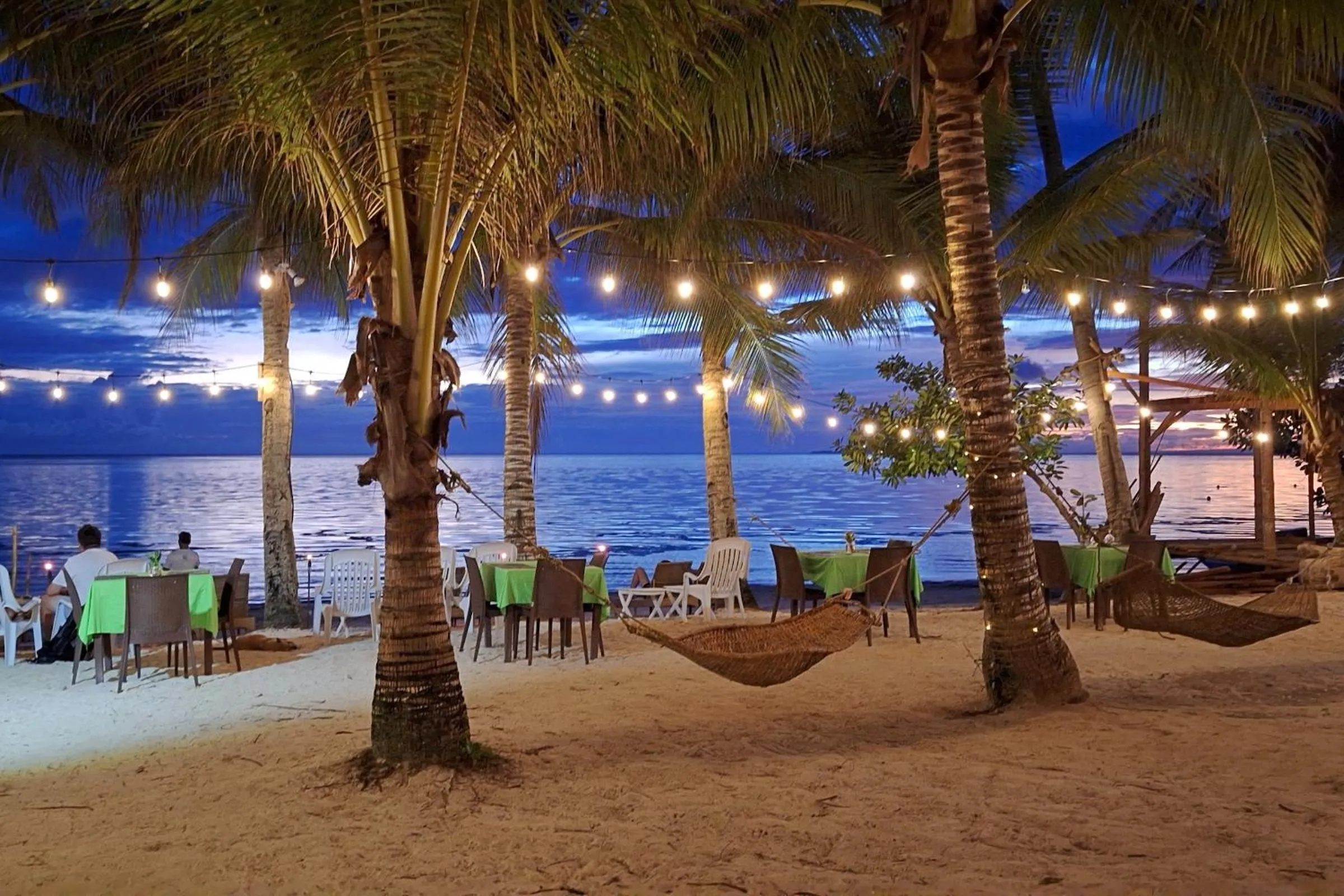 Restaurant/places to eat in White Villas Resort