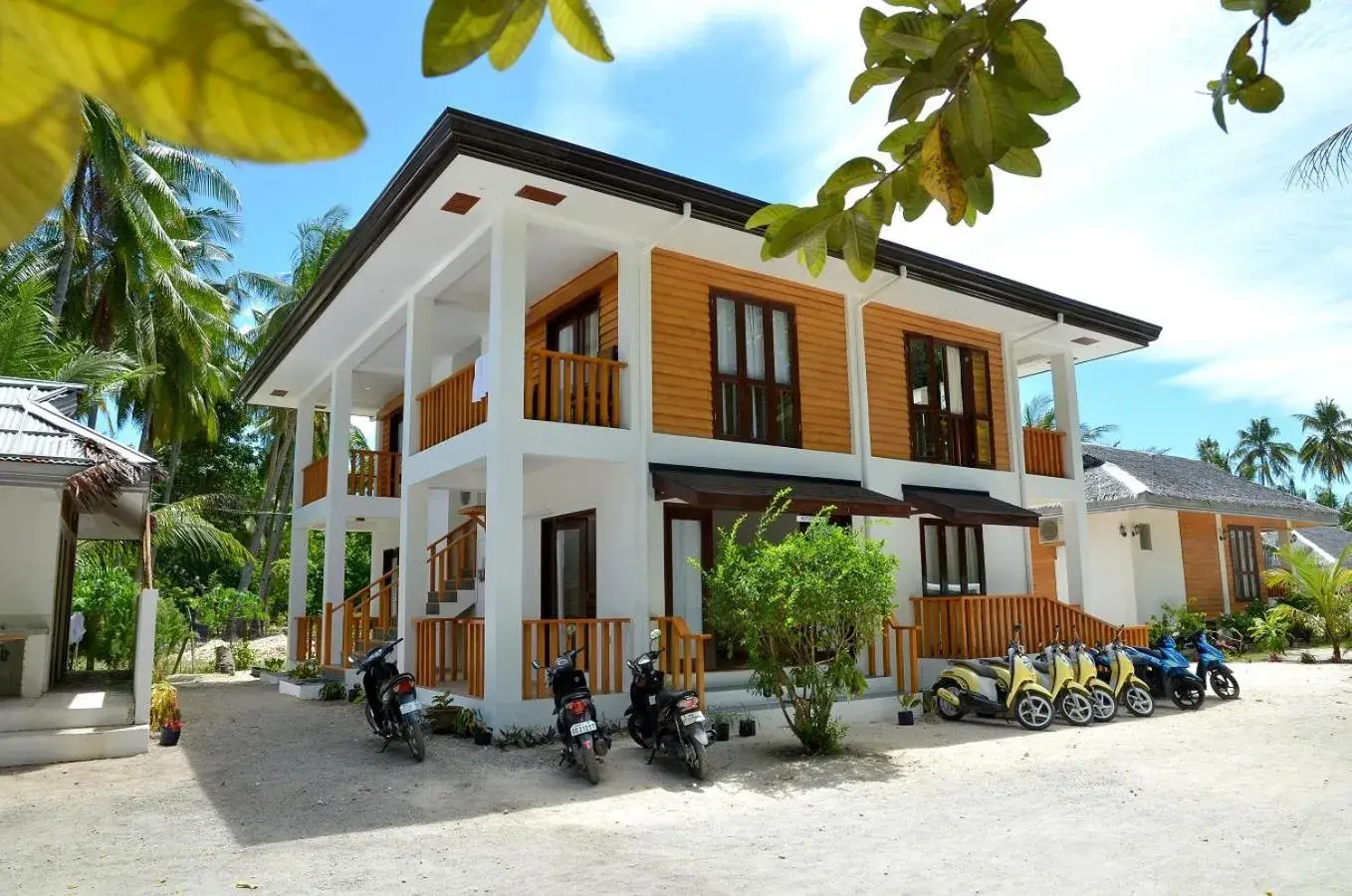 Facade/entrance, Property Building in White Villas Resort