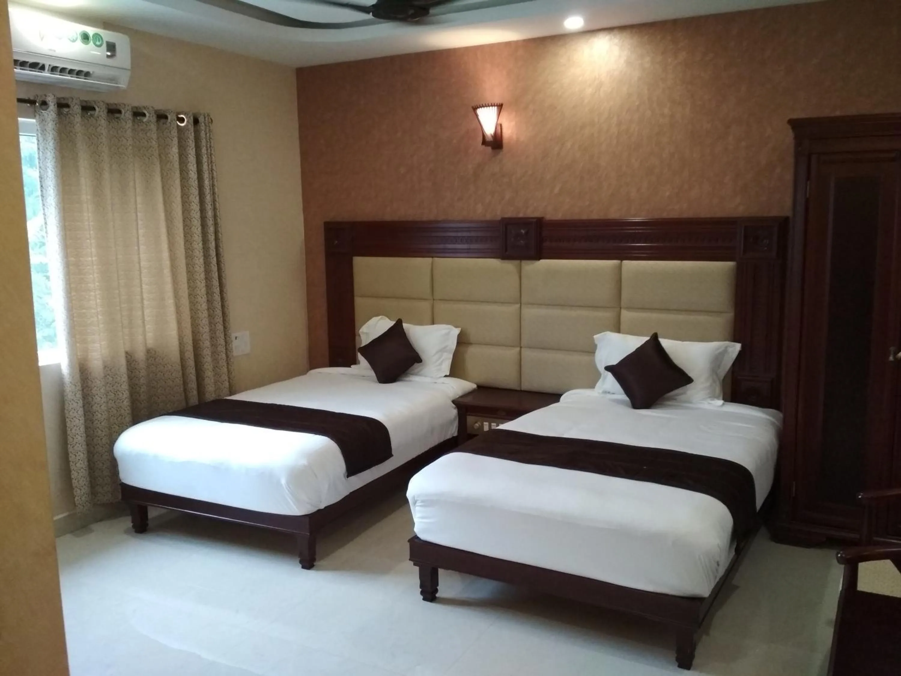 RB GRAND RESIDENCY