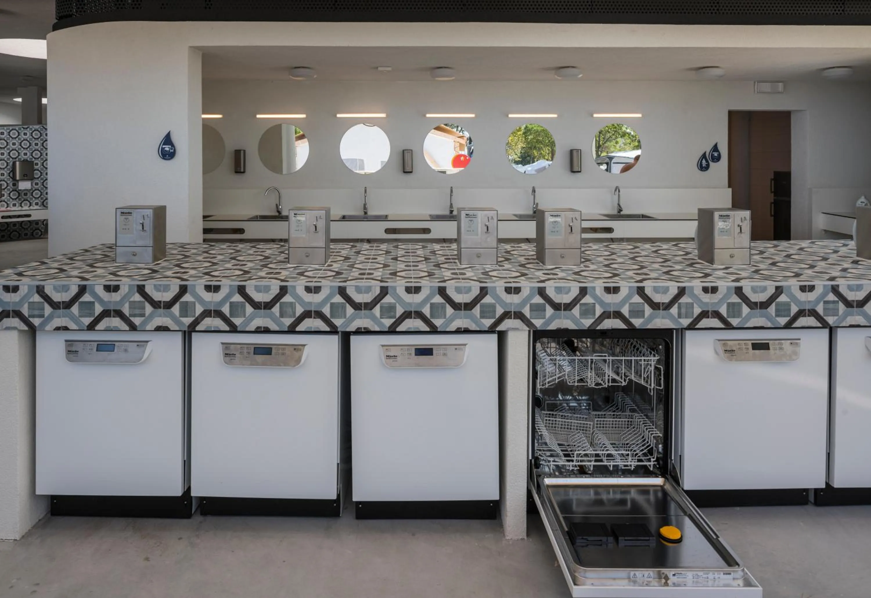Communal kitchen in Falkensteiner Premium Mobile Homes and Camping Zadar
