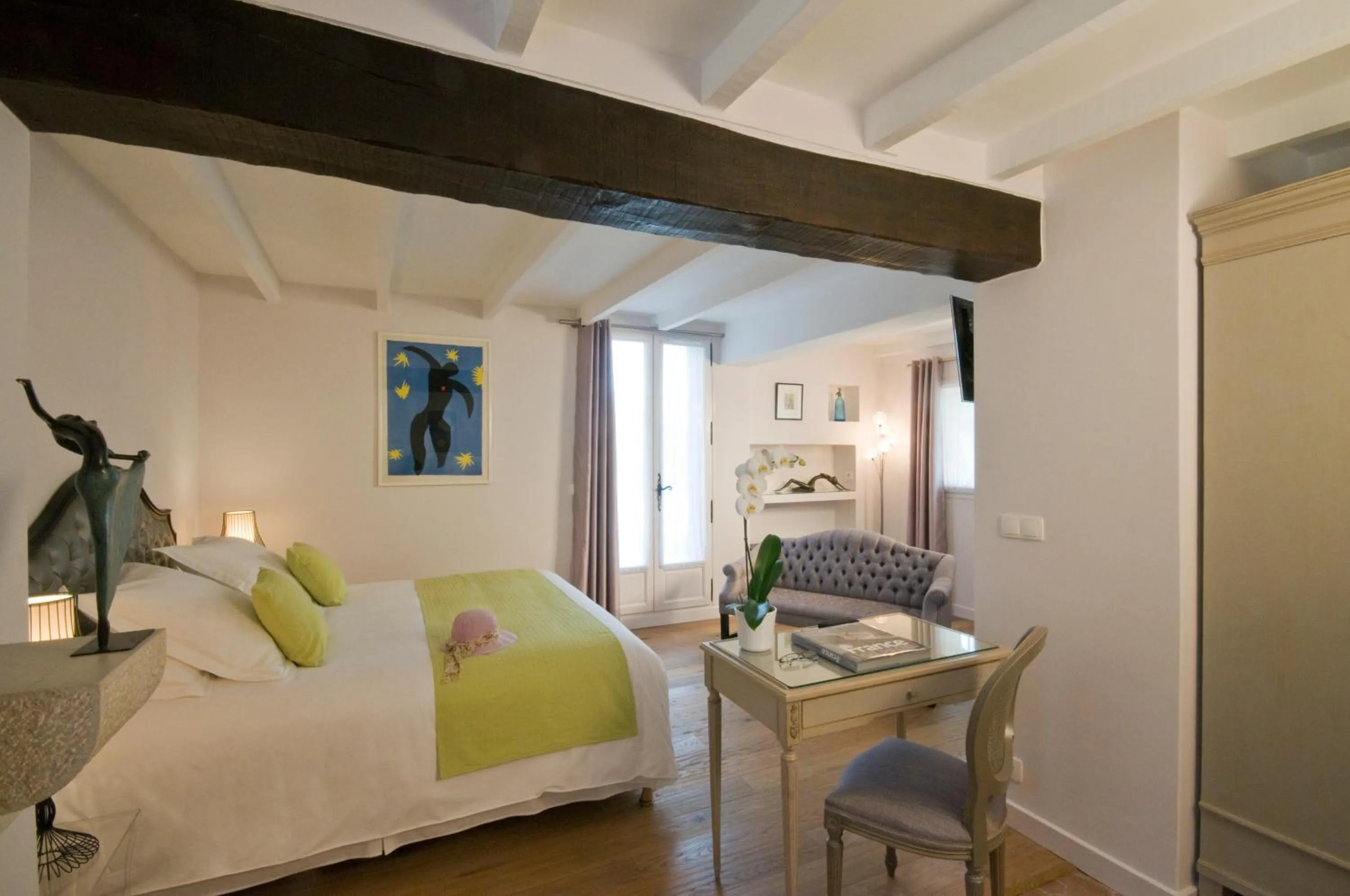 Photo of the whole room in Le Mas du Chanoine