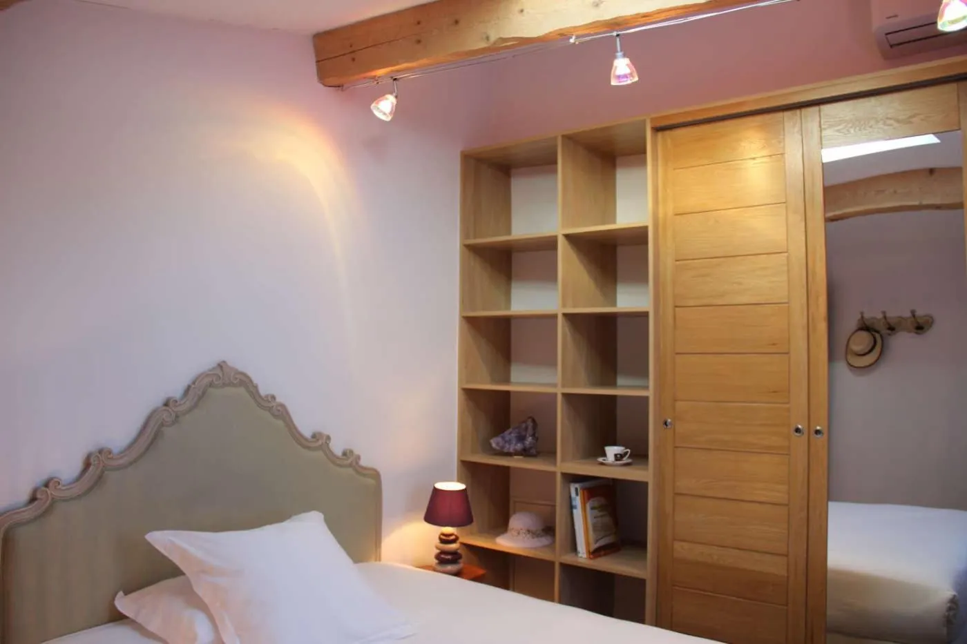 Photo of the whole room in Le Mas du Chanoine