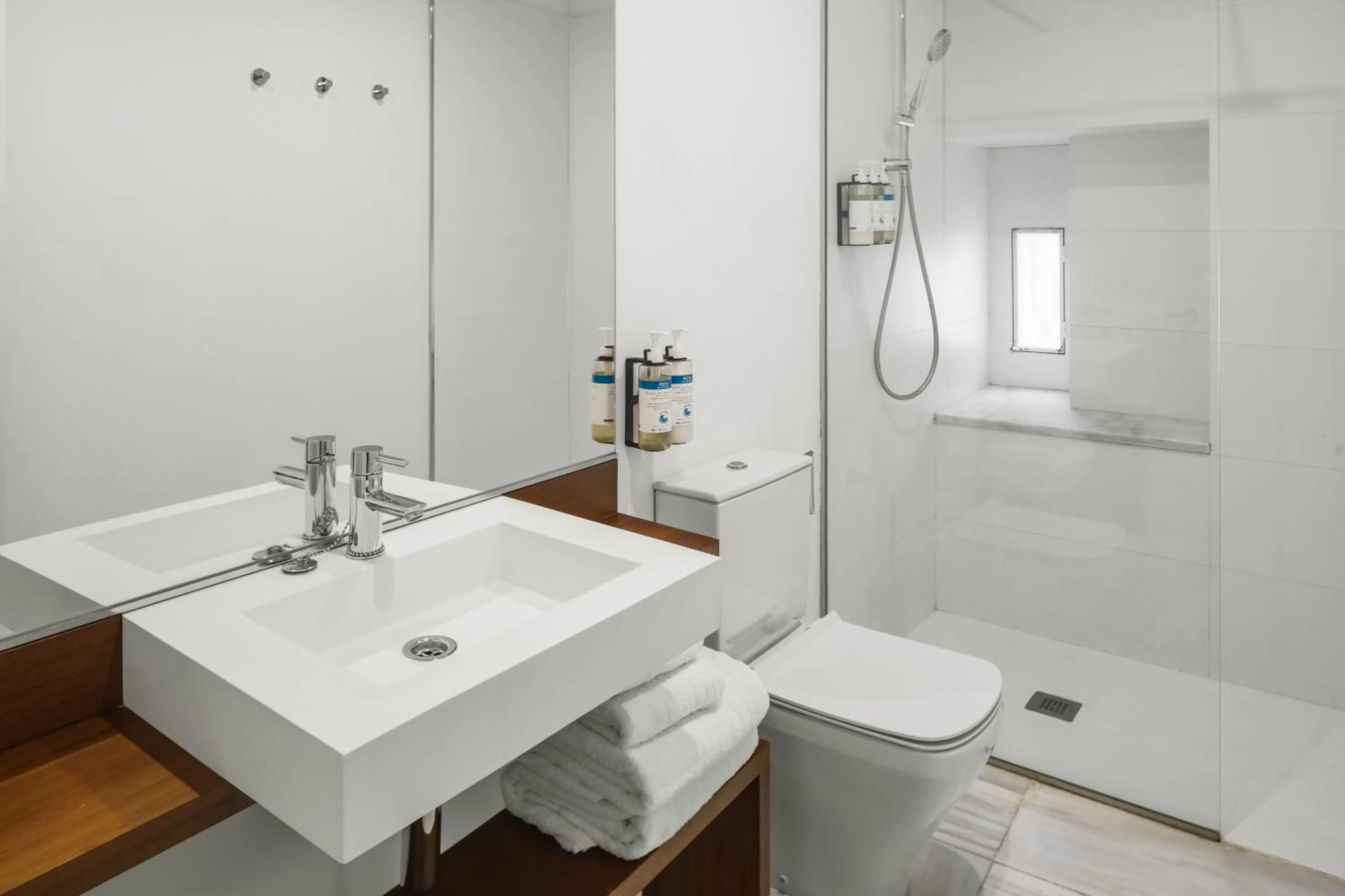 Bathroom in Numa Seville Molina