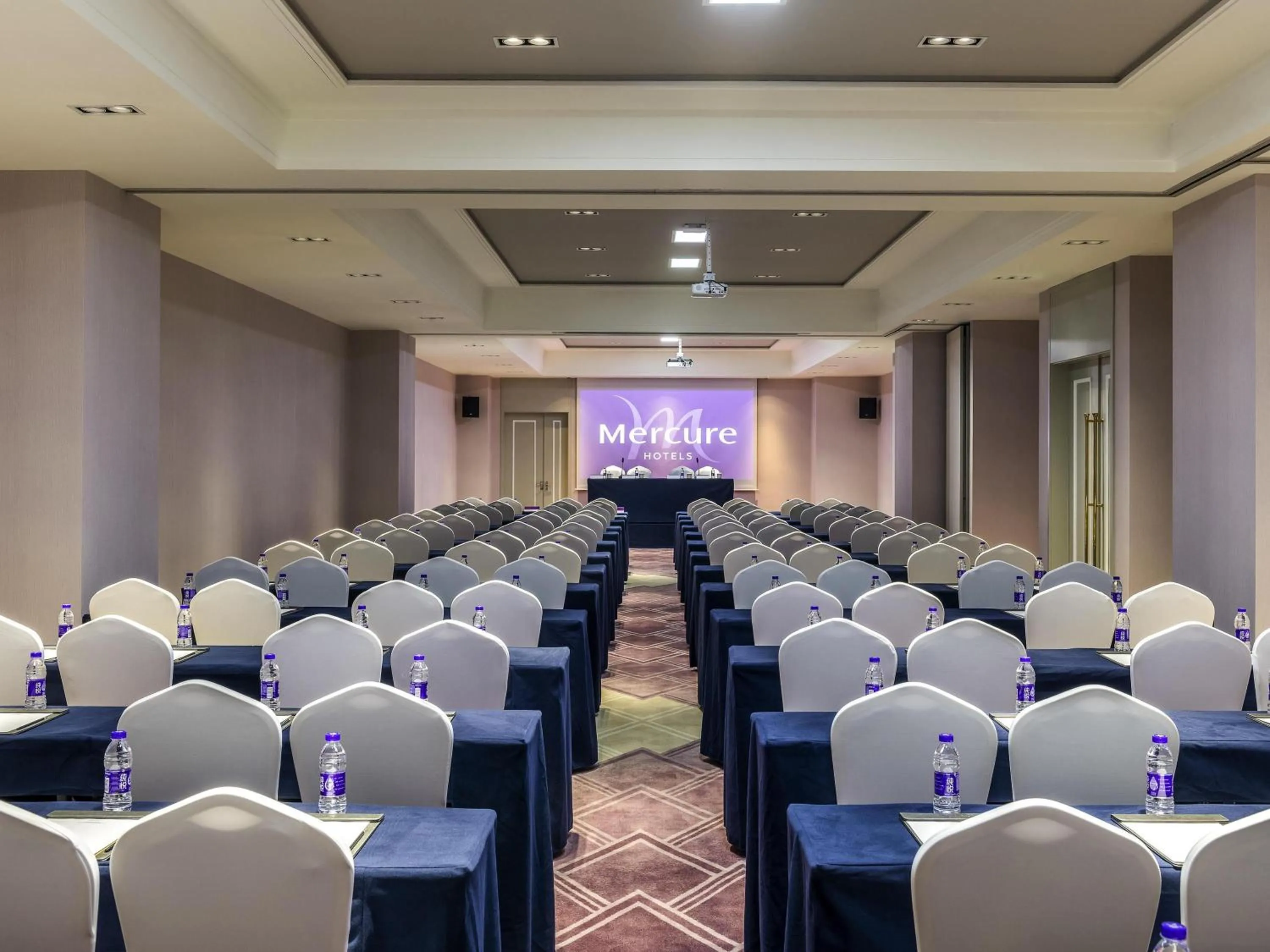 Meeting/conference room in Mercure Hangzhou Xixi Wetland