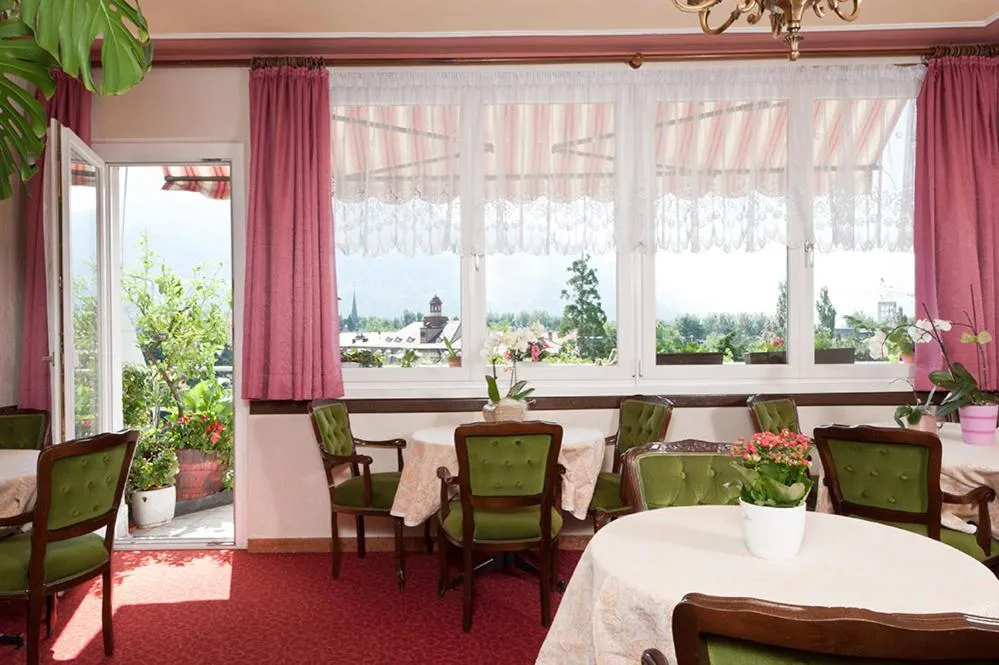 Restaurant/places to eat in Hotel Lux