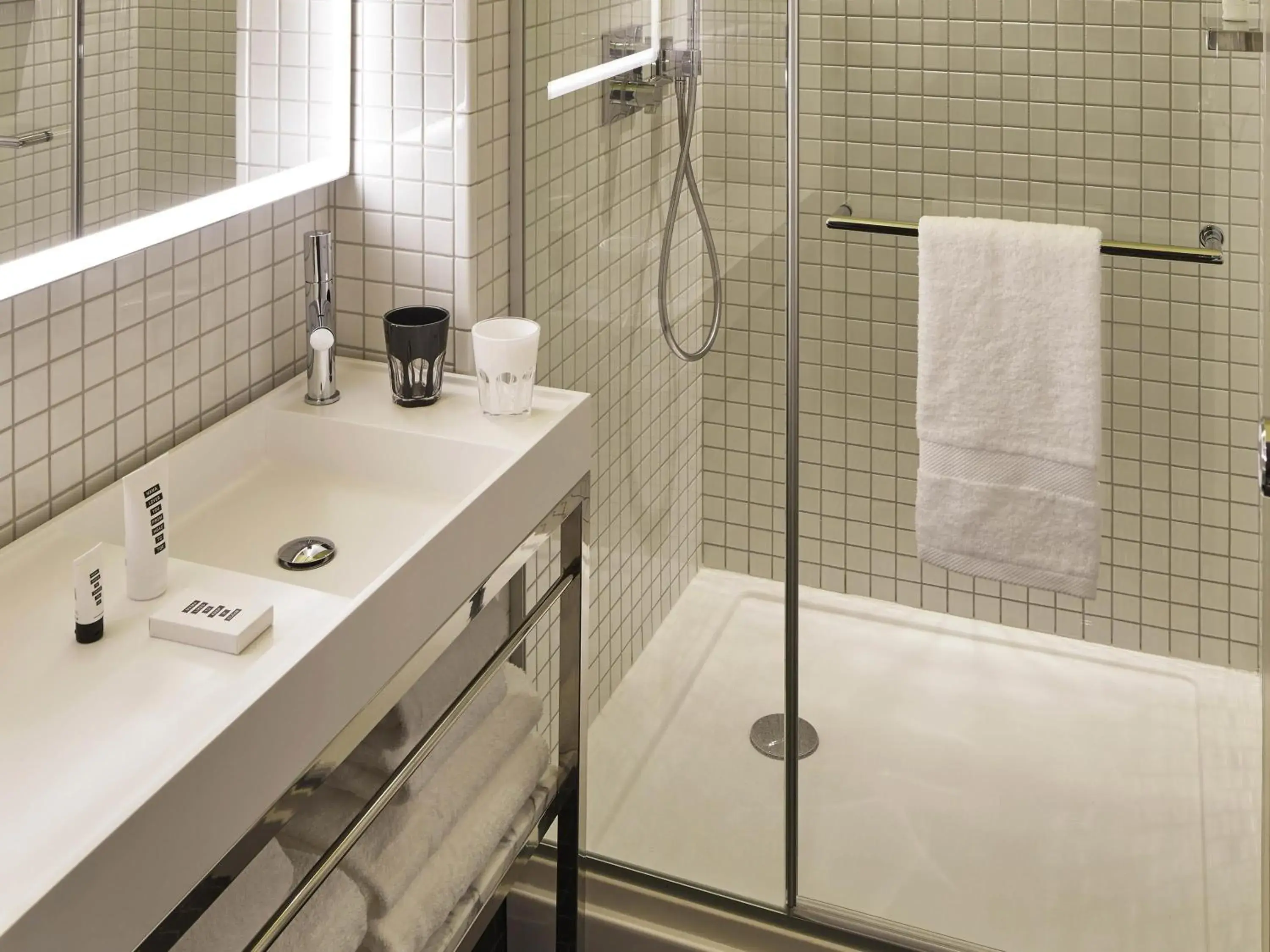 Bedroom in Mama Shelter Paris West Bedroom in Mama Shelter Paris West