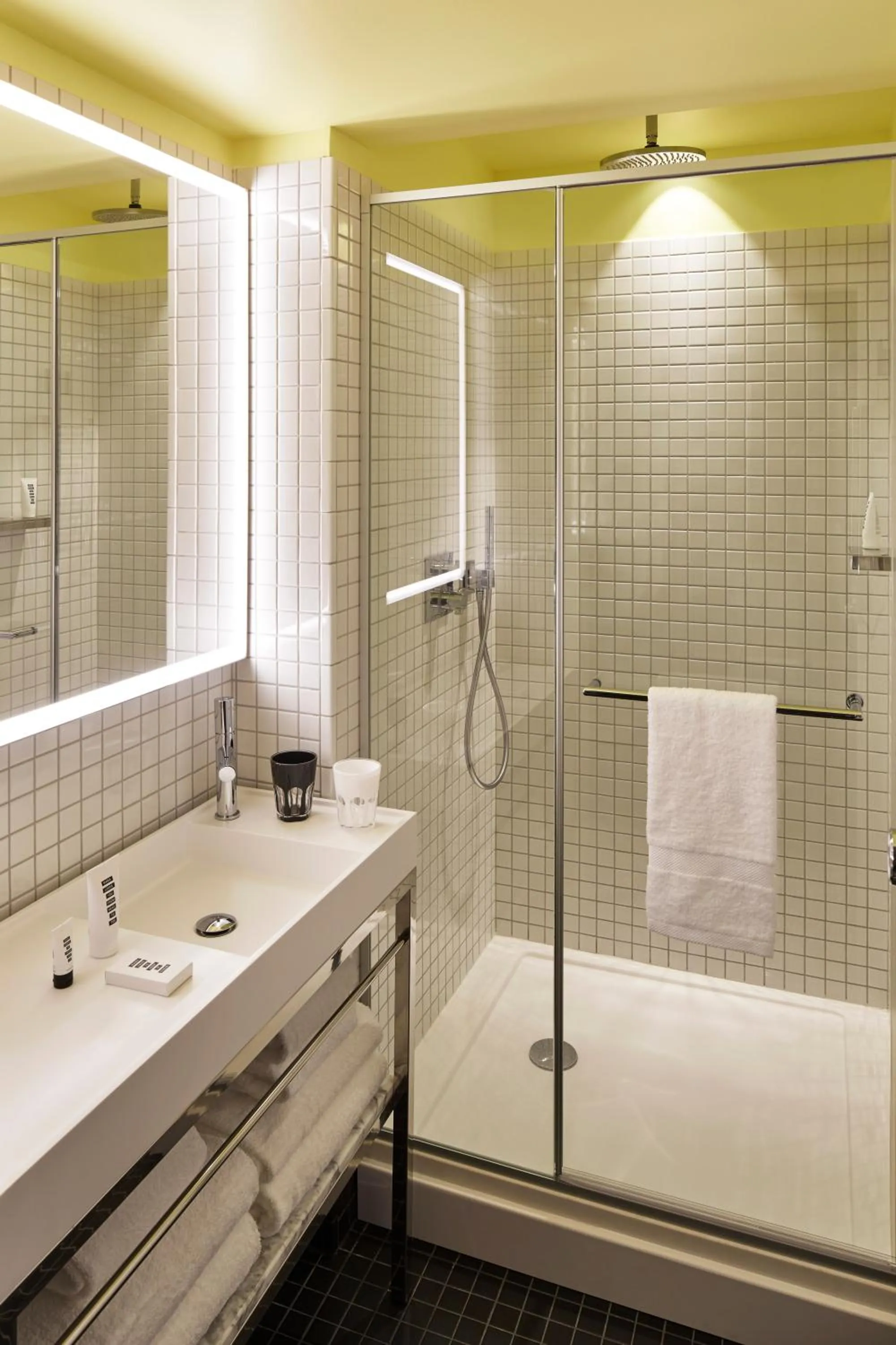 Shower in Mama Shelter Paris West