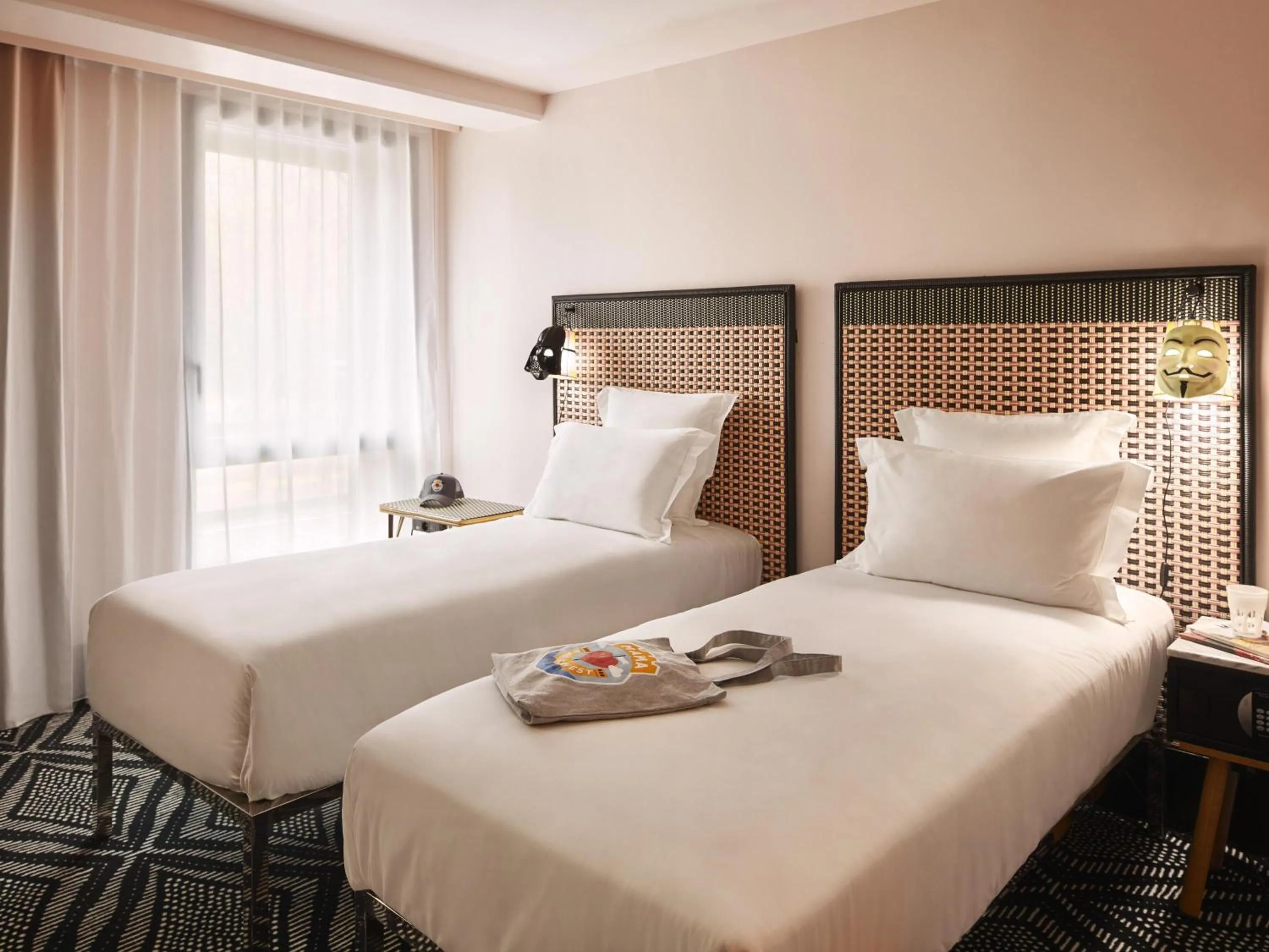 Bedroom, Bed in Mama Shelter Paris West