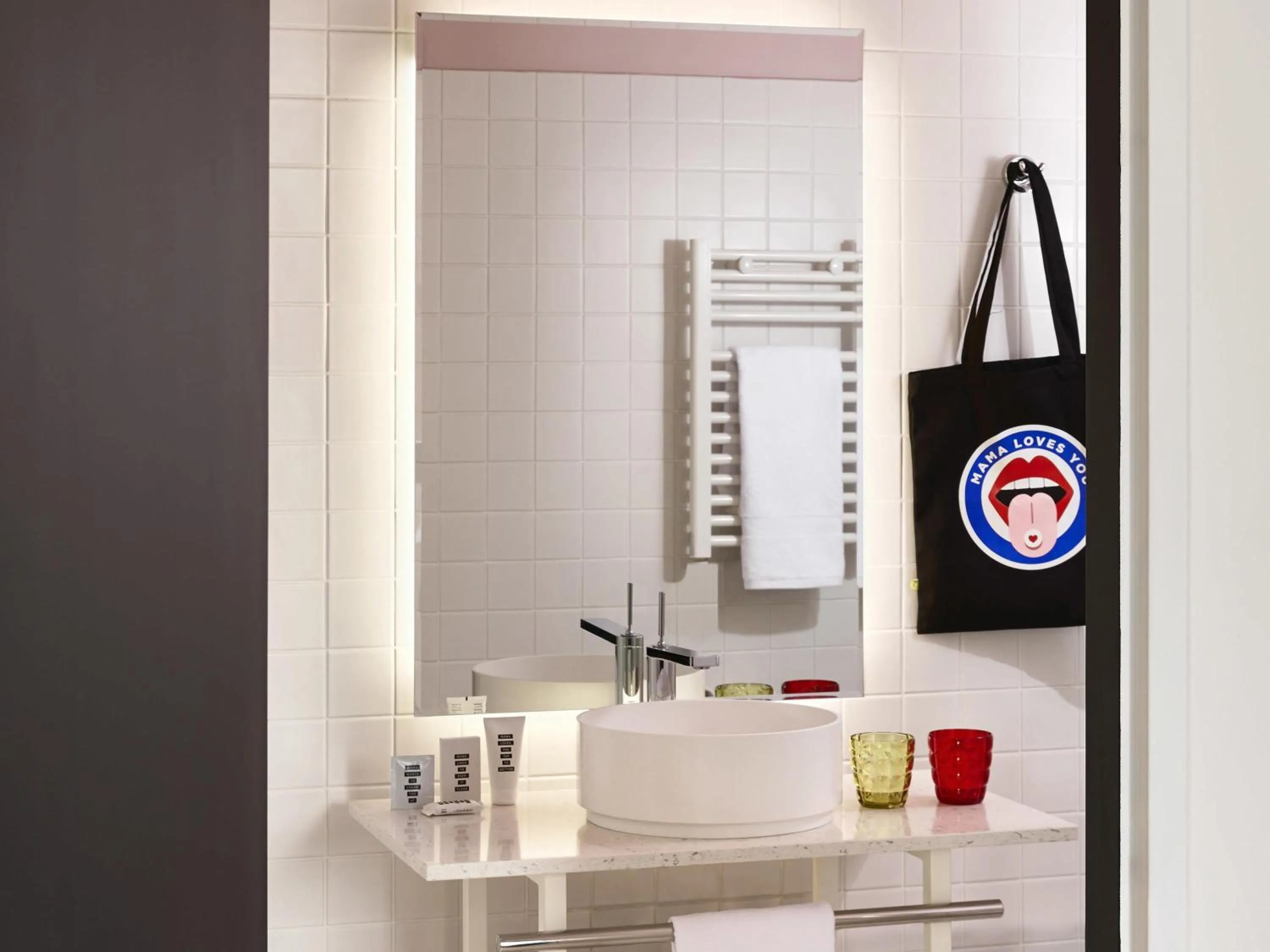 Bedroom in Mama Shelter Lille