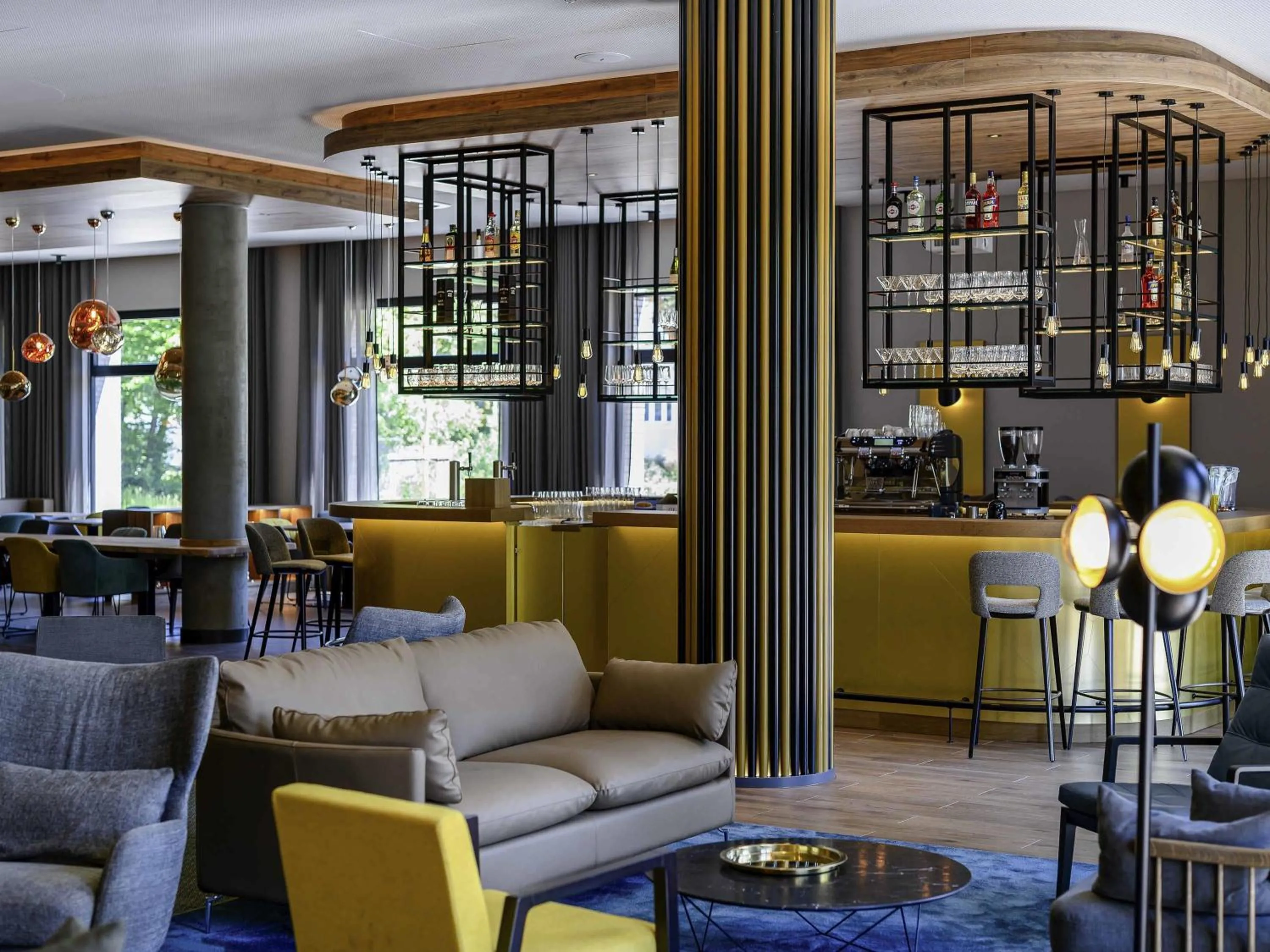 Lounge or bar in Novotel Regensburg Zentrum