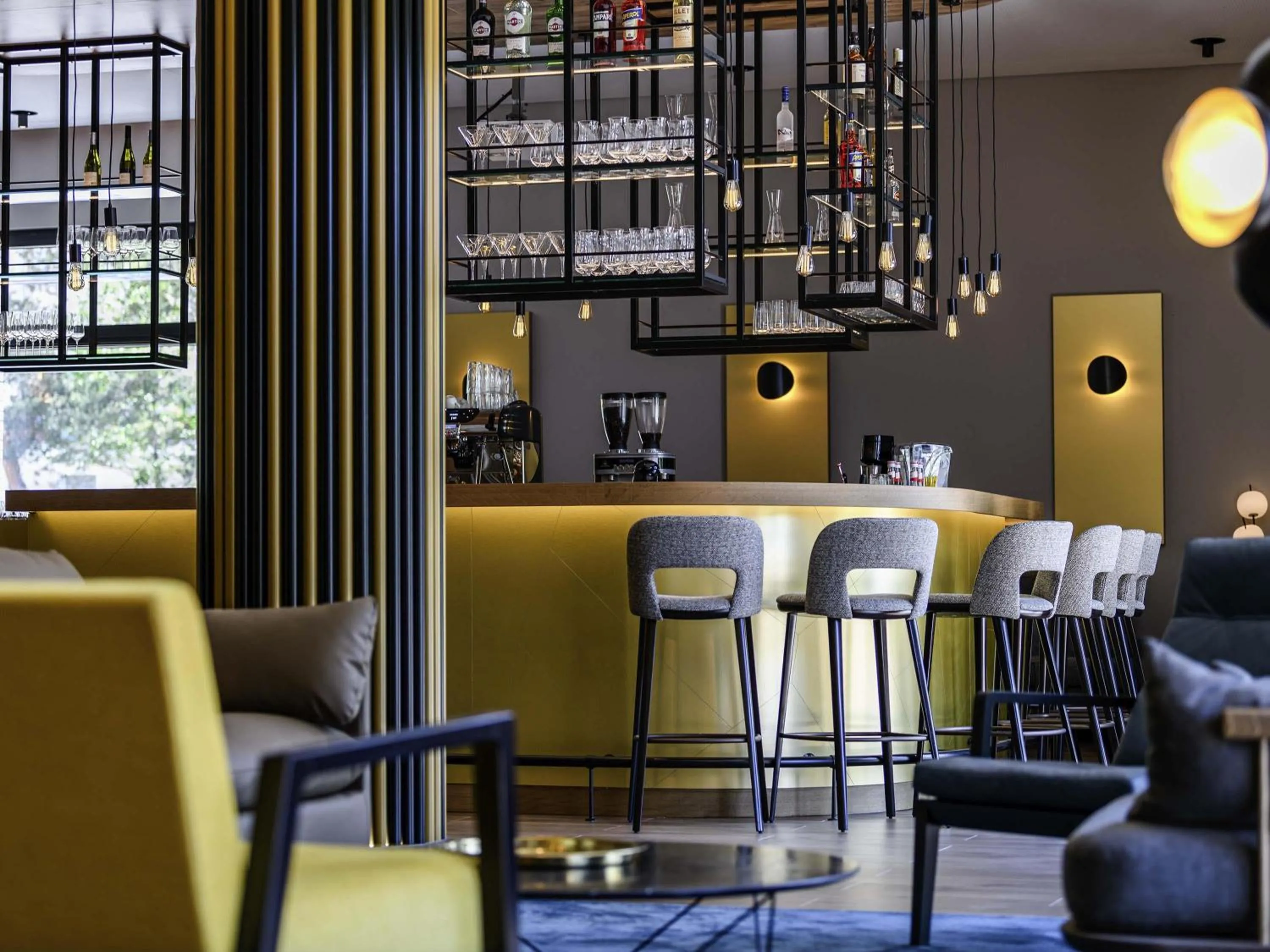 Lounge or bar in Novotel Regensburg Zentrum